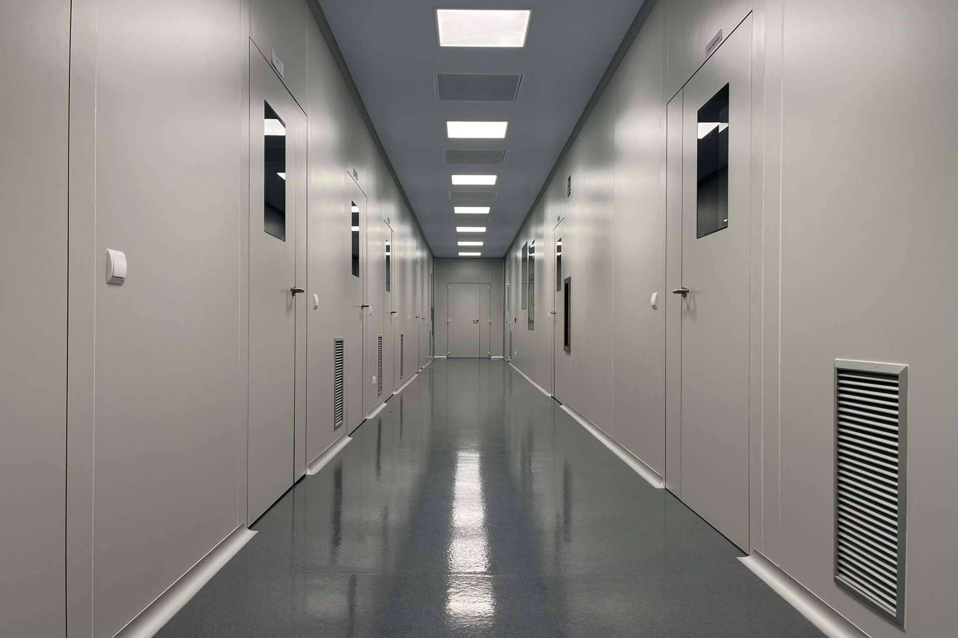 El grupo de empresas expertas en el diseño y construcción de centros para la actividad biotecnológica y las ciencias de la vida en general es Enforced Group