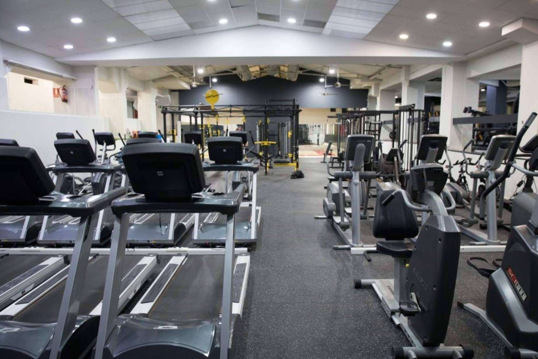 El gimnasio con piscina MABUNI. Descubrir 'la perla' escondida de Vallecas