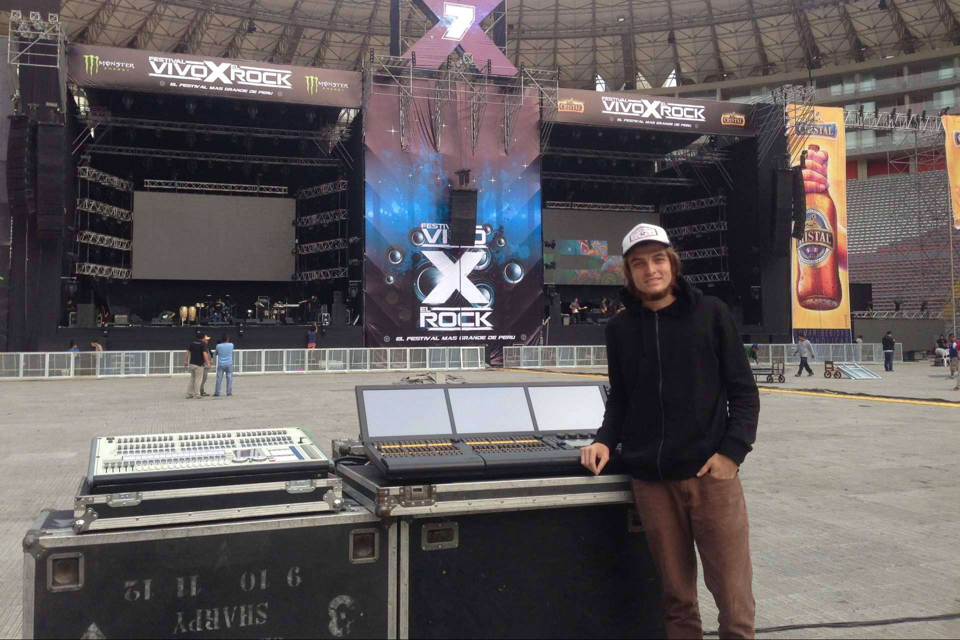 Nesmar Estiven Cepeda, el Lighting Designer colombiano que hace brillar a los artistas de talla mundial