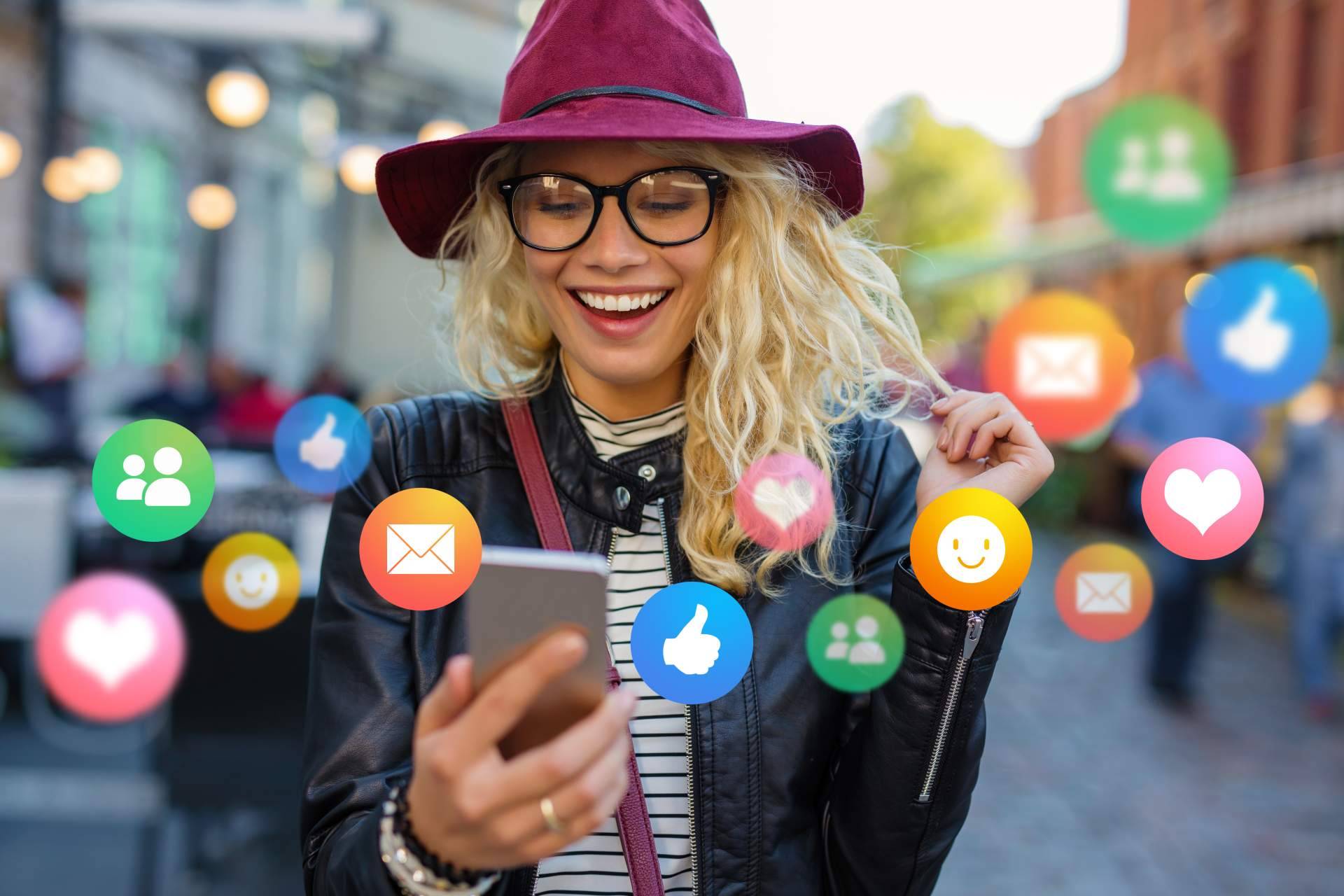 ¿Por qué hay que incorporar WhatsApp, Telegram, Messenger y Live Chat al Contact Center? ICR  Evolution lo explica en su white paper 'Desafíos y oportunidades de la mensajería instantánea'