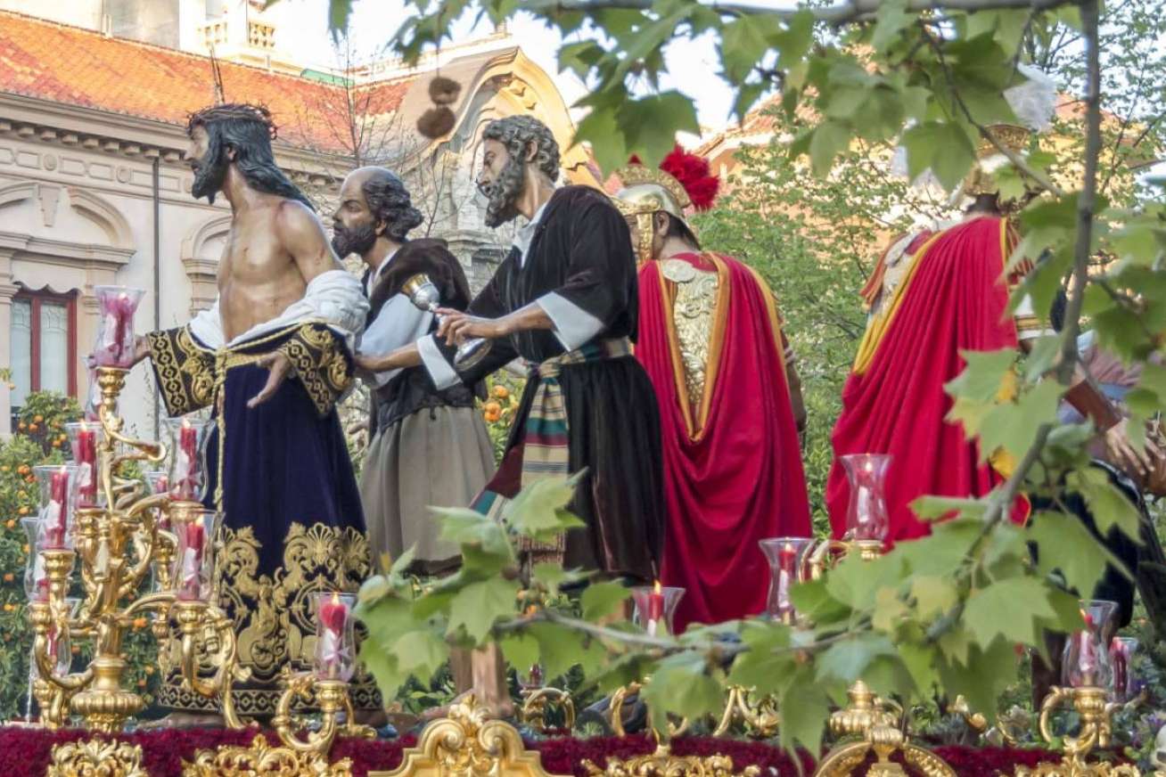 Carrera Oficial, una red social para los cofrades para explorar la Semana Santa de España