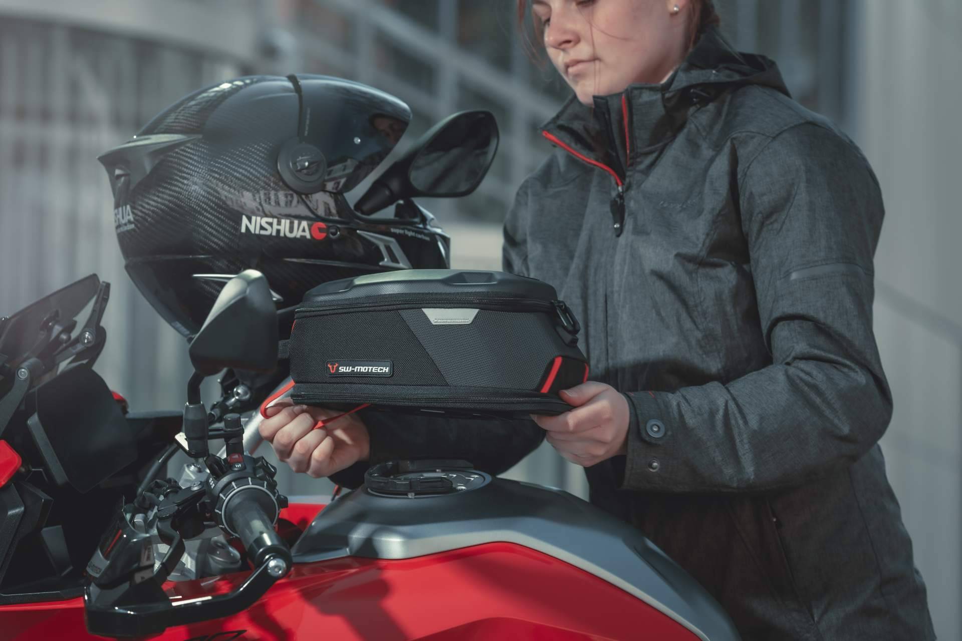 Los productos que permiten llevar equipaje en una moto de manera funcional y segura de la tienda SW-MOTECH
