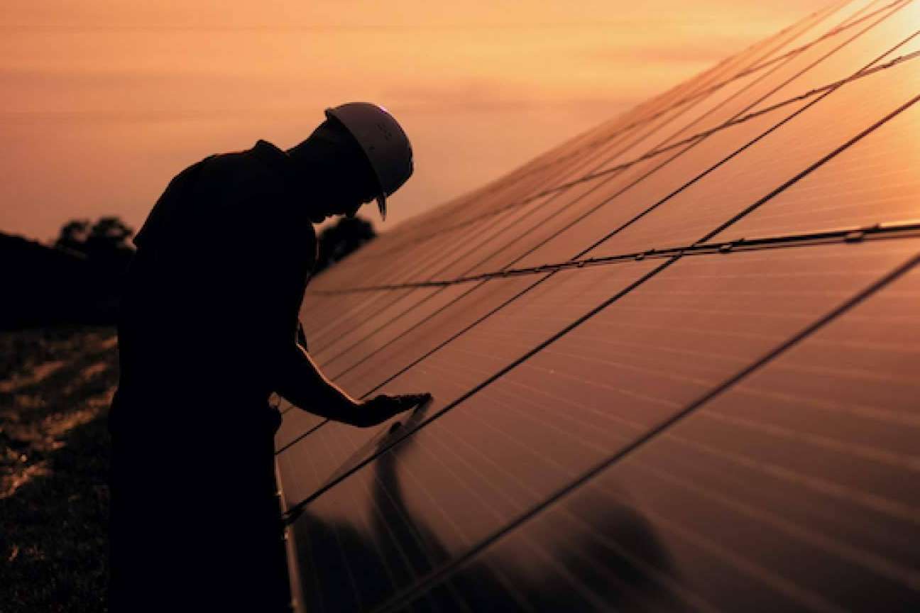 La instalación de placas solares como alternativa para el ahorro eléctrico y freno del cambio climático