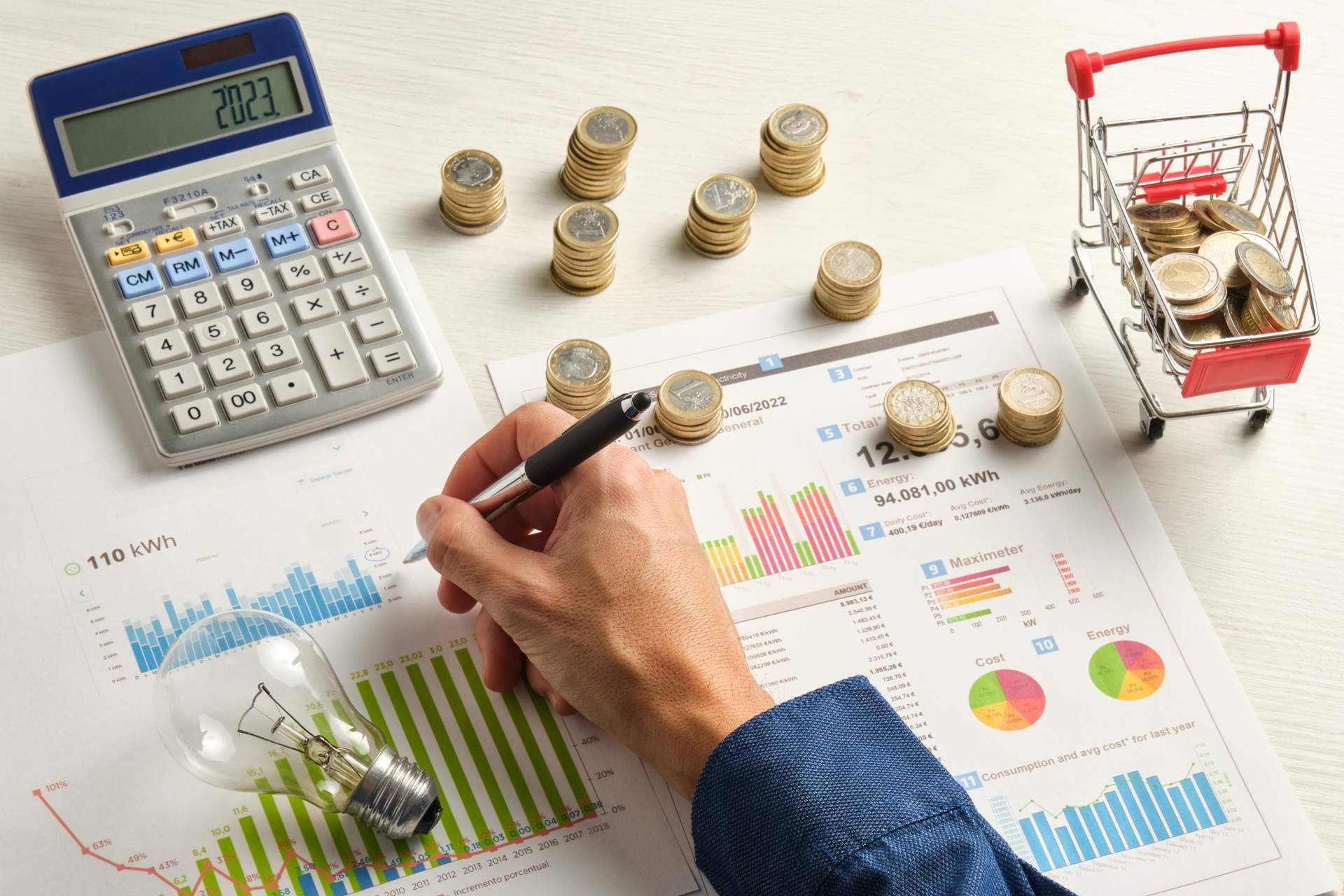 Ahorro en factura de luz y gas sin permanencia ni letra pequeña, de la mano de Digital y Esencial