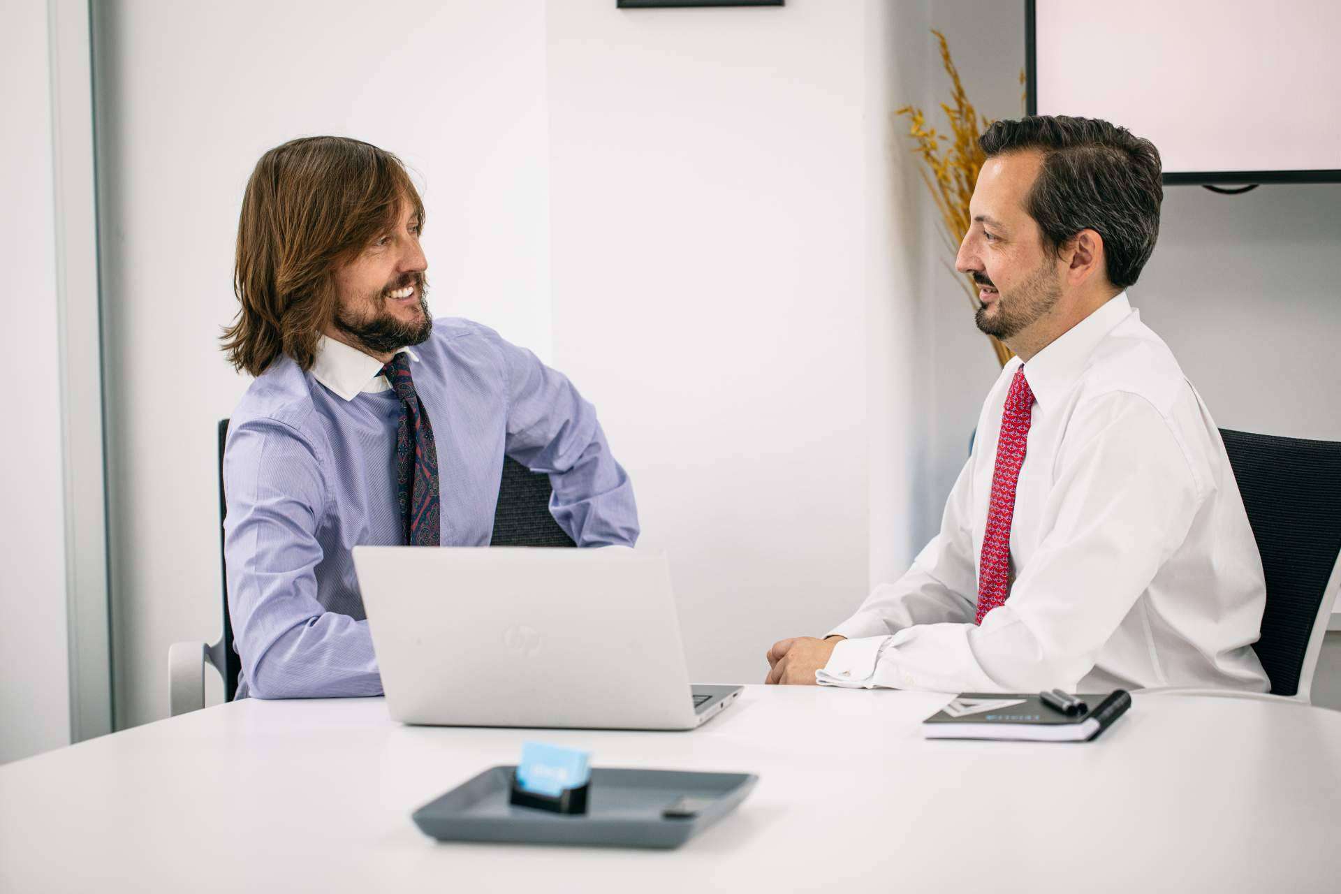 Una empresa especializada en soluciones empresariales y servicios de holding empresarial, LEIALTA