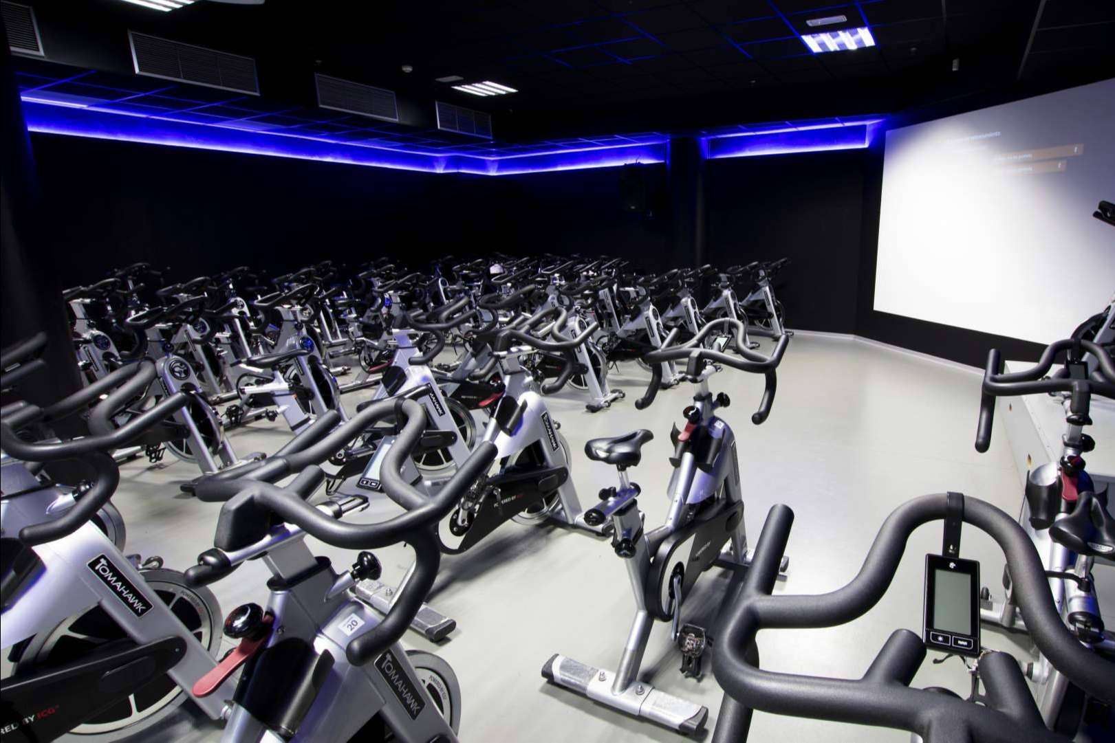 Clase de cycling virtual con VivaGym