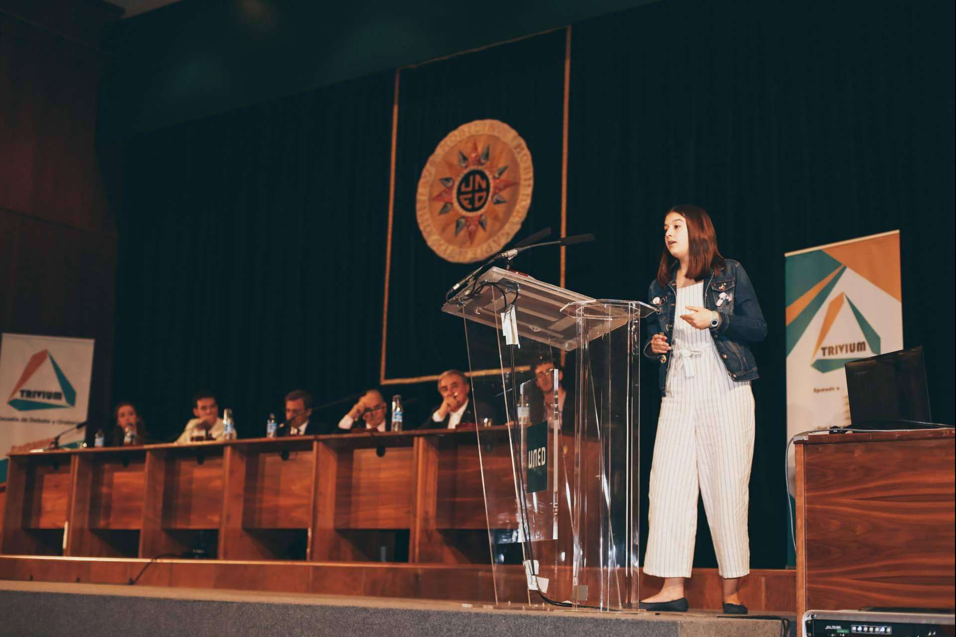 Cuáles son los beneficios para los adolescentes de participar en un curso de debate y oratoria
