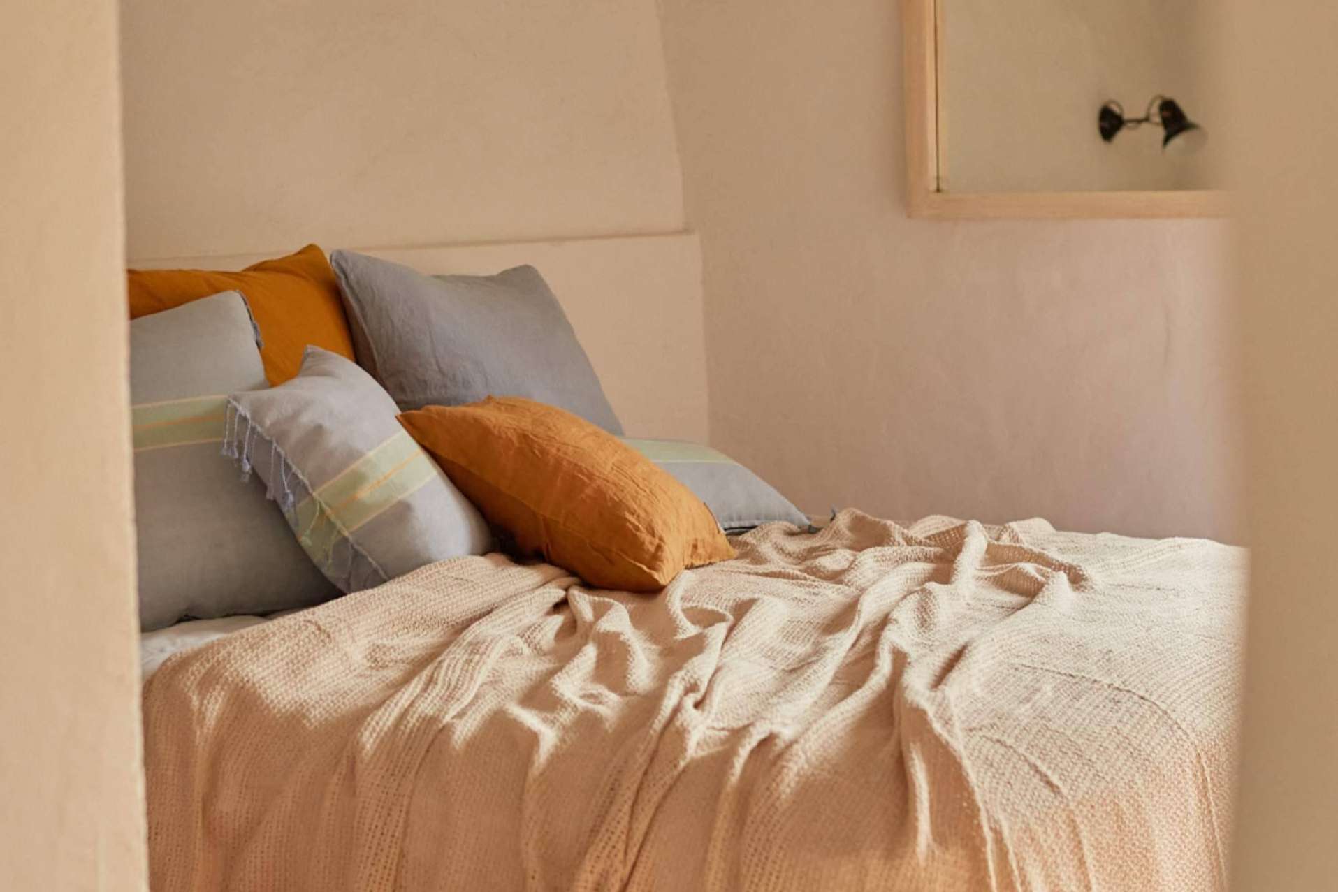Cojines decorativos para cama con diseño exclusivo y de excelente calidad, en Calma House
