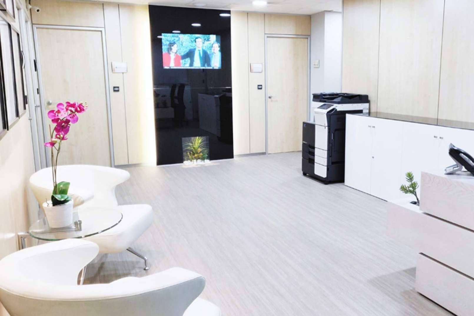 Atrium Centro de Negocios ofrece el servicio de oficina virtual para domiciliar la correspondencia, atención telefónica y salas de reuniones a disposición