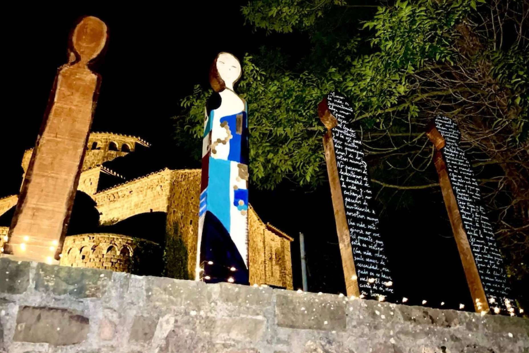 Del 22 de julio al 6 de agosto, una de las artistas referentes en Tótems en España, Pilar Almagro, llevará a cabo su próxima exposición en Sant Jaume de Frontanyá, Barcelona