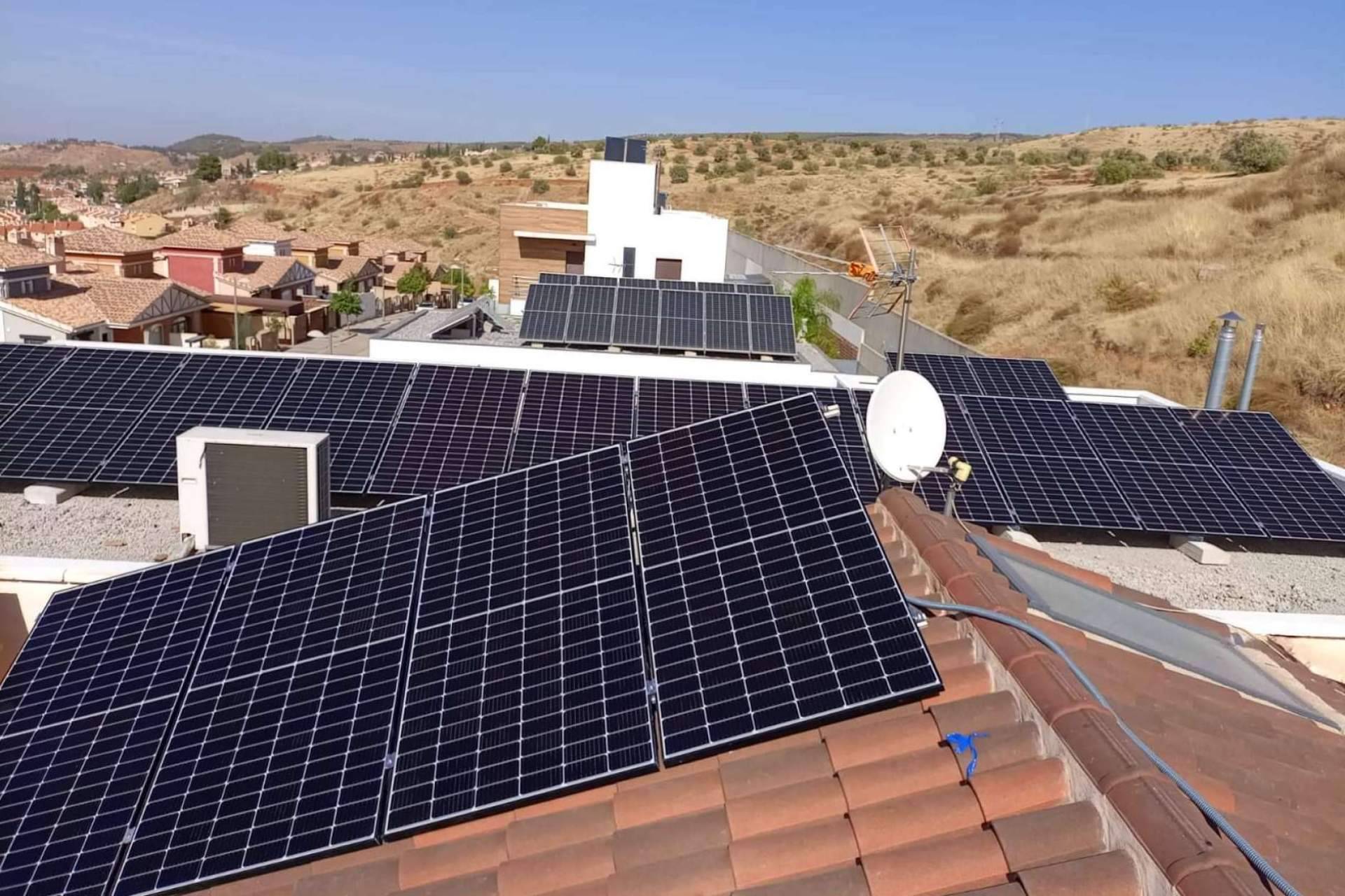 Impulsando comunidades energéticas para un futuro sostenible, con Lidera Energía