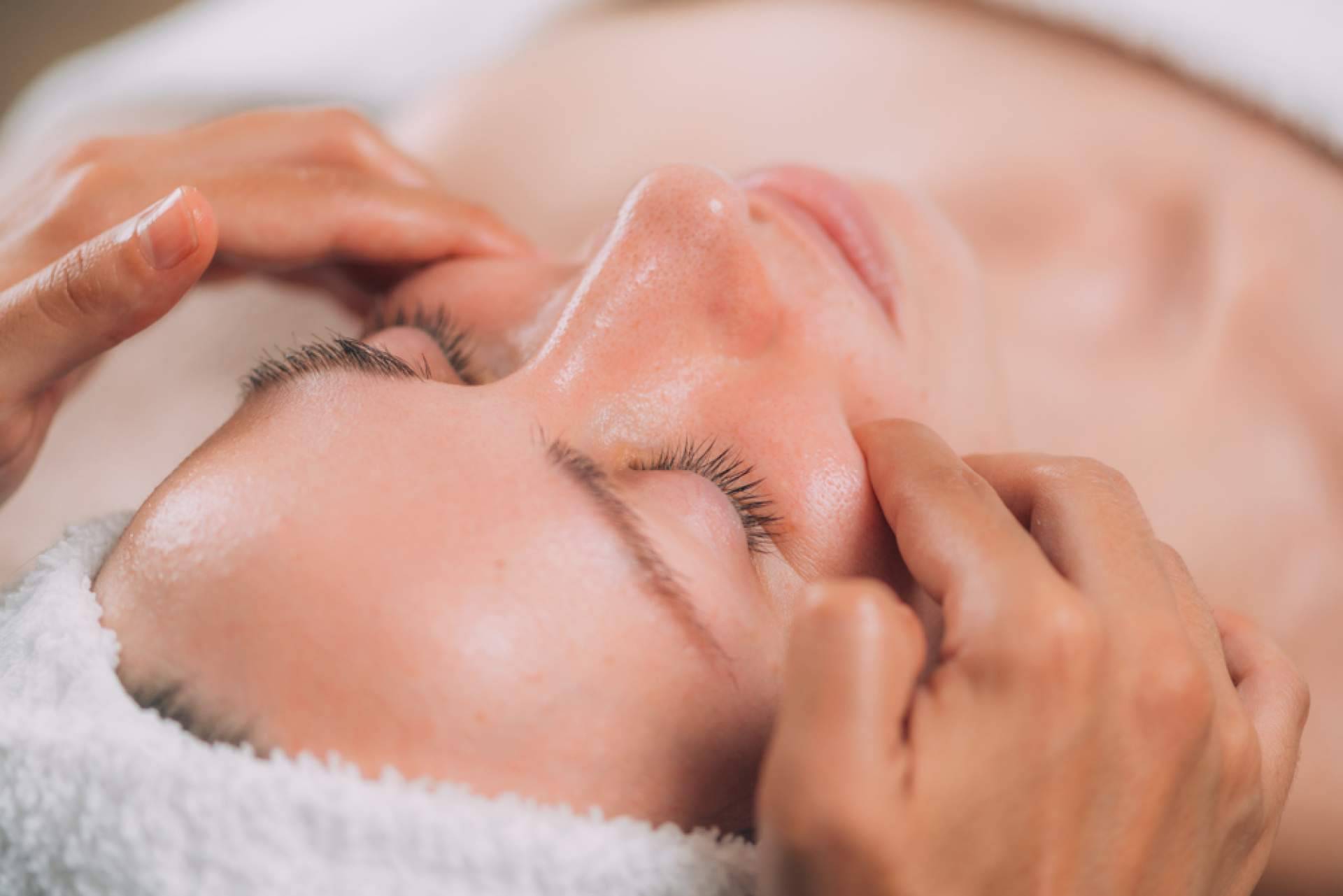 ¿Qué es y cuáles son los beneficios del masaje facial japonés?, con LINCKIA Cadaqués