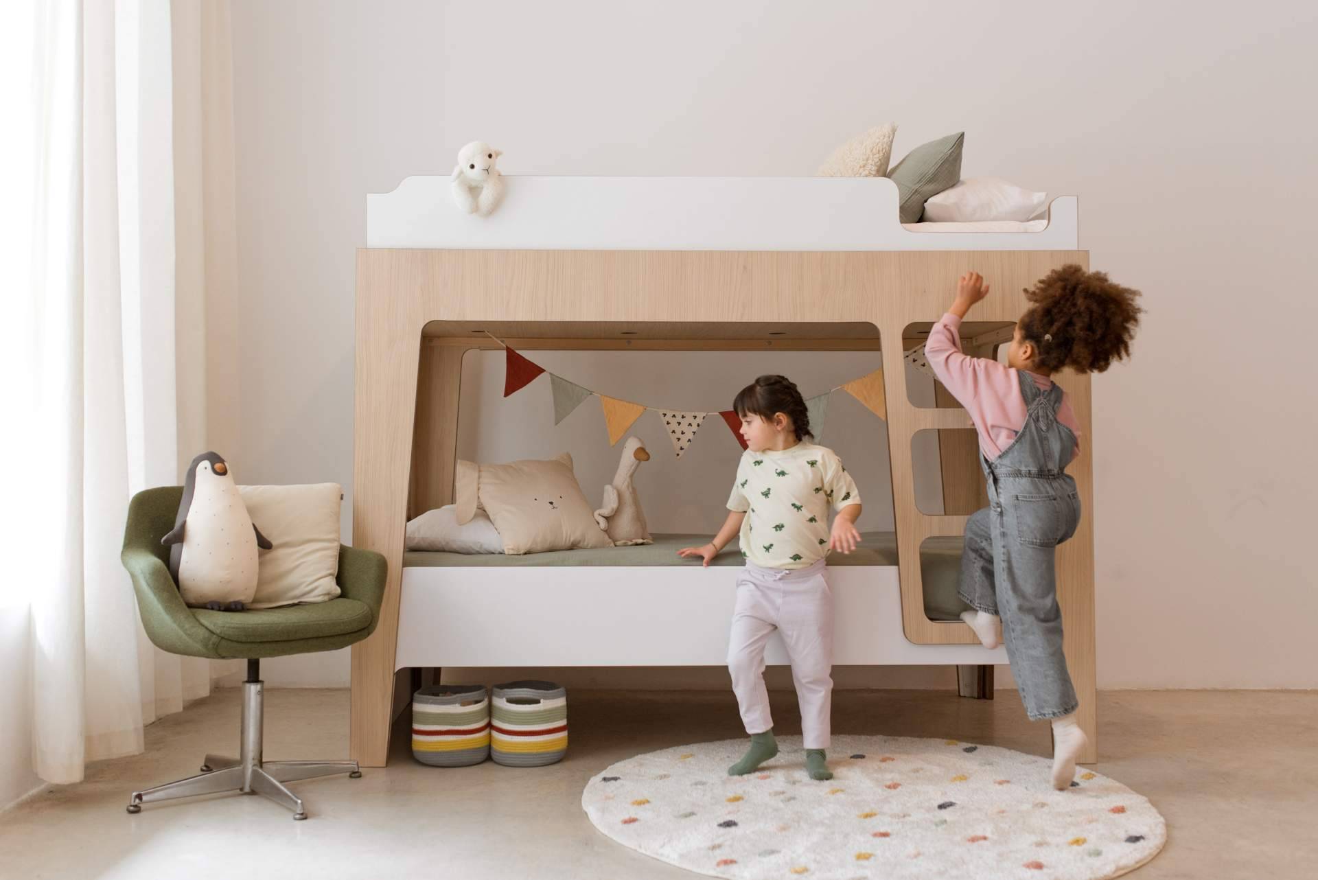 Janka presenta mobiliario sostenible y evolutivo con un tablero de invención propia