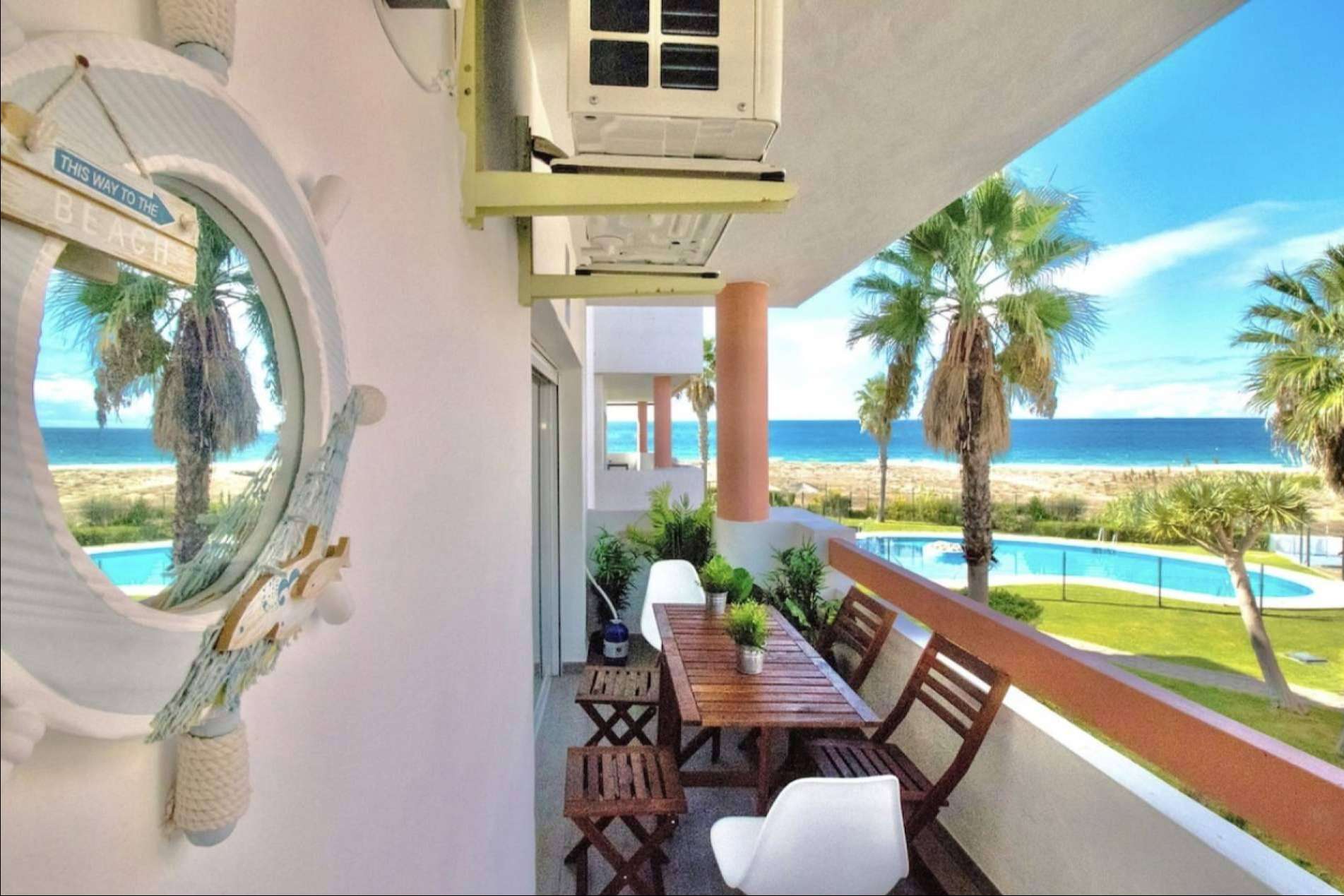 Conocer uno de los mejores sitios para alojarse en Zahara de los Atunes, Apartasuites Royal Zahara