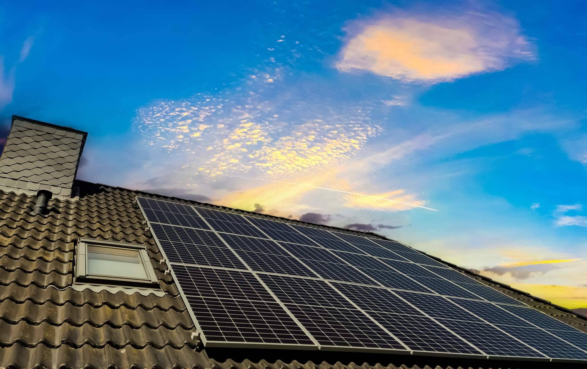 Solar Placa lleva a cabo la instalación de paneles solares