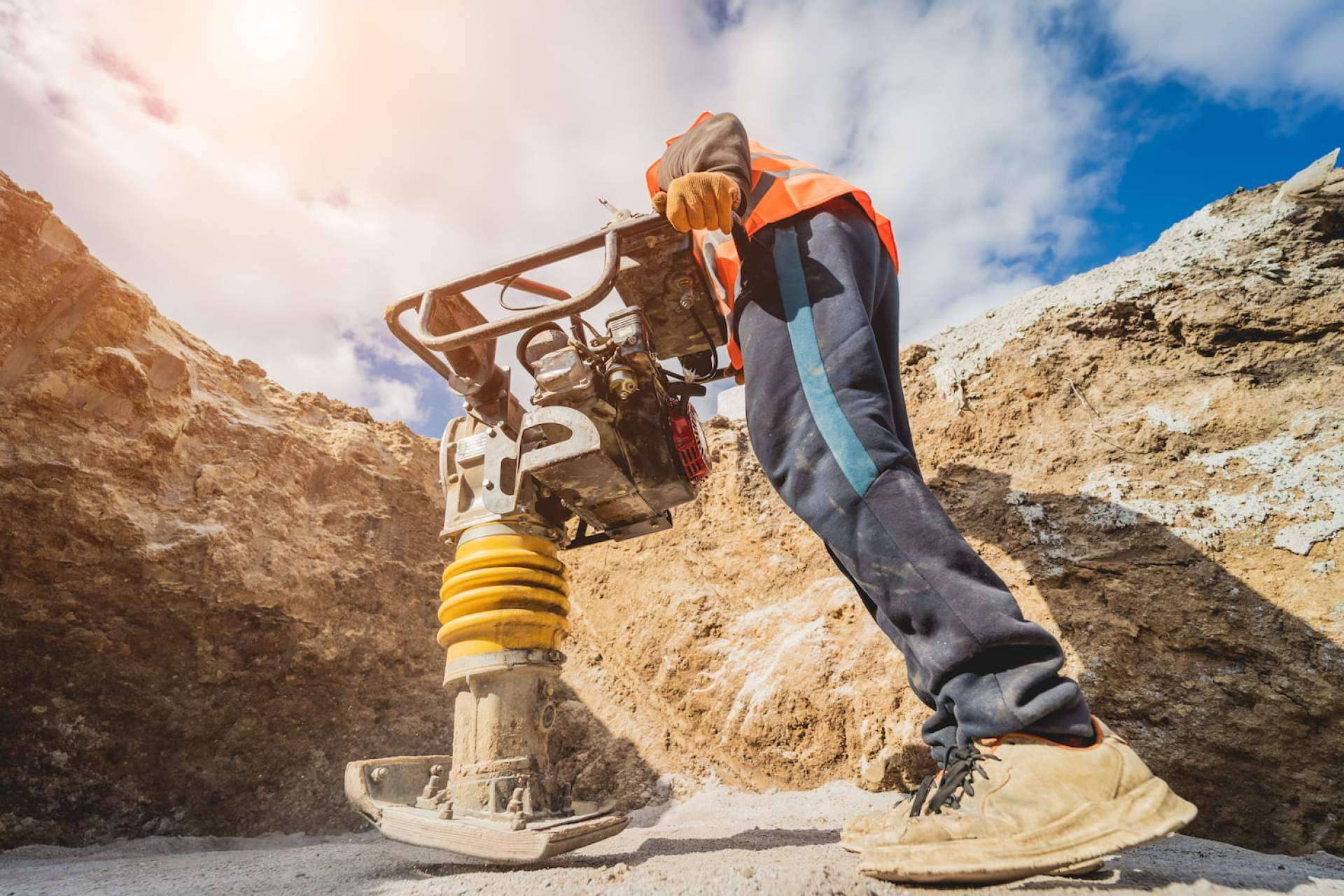 Alquiler y venta de material de construcción en Granada, con Sogessur