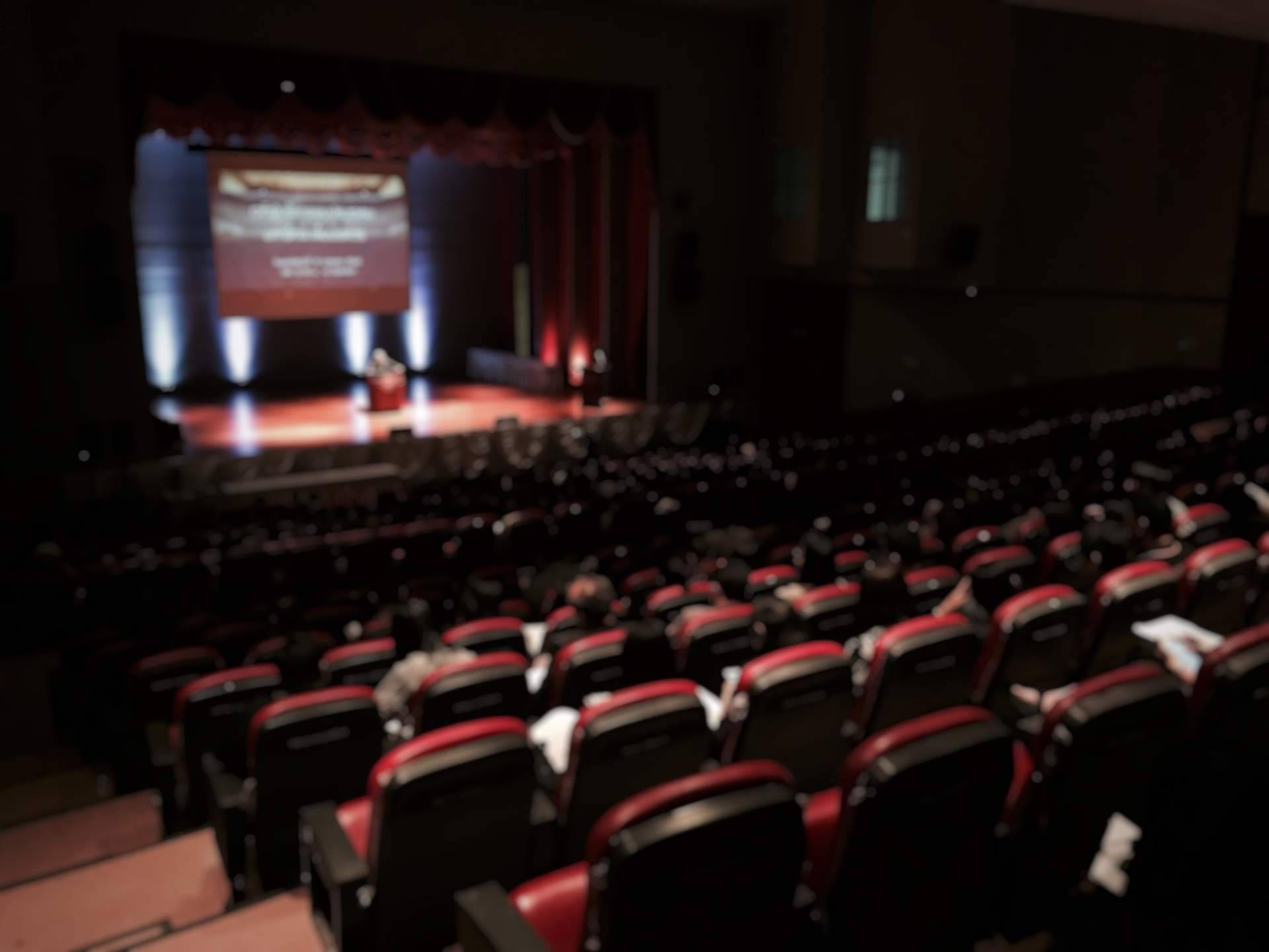 Uno de los pocos medios españoles con los derechos para distribuir el contenido de las TED Talks, The Reason Behind
