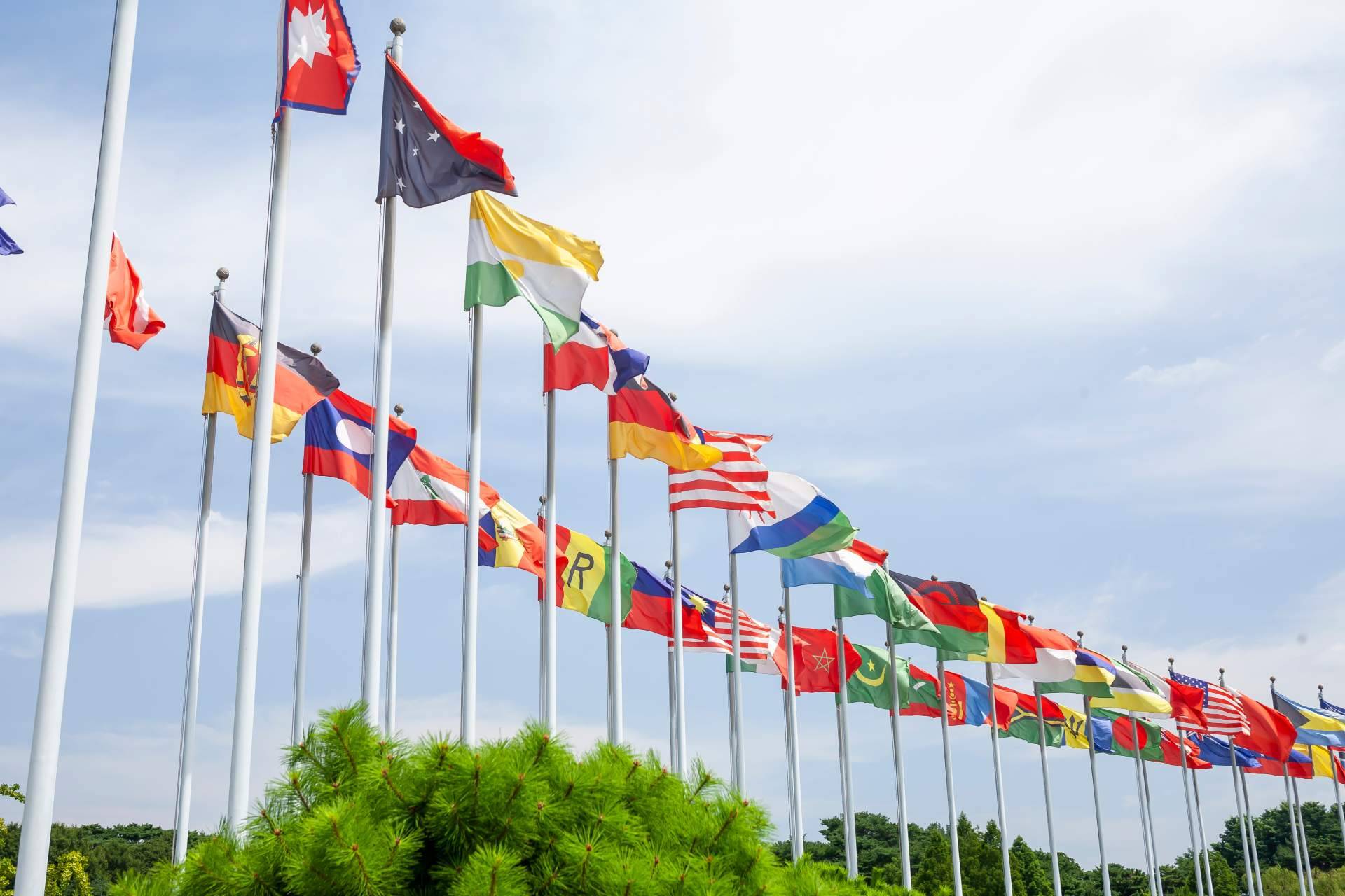Marsal Banderas pone a disposición banderas del mundo para embarcaciones
