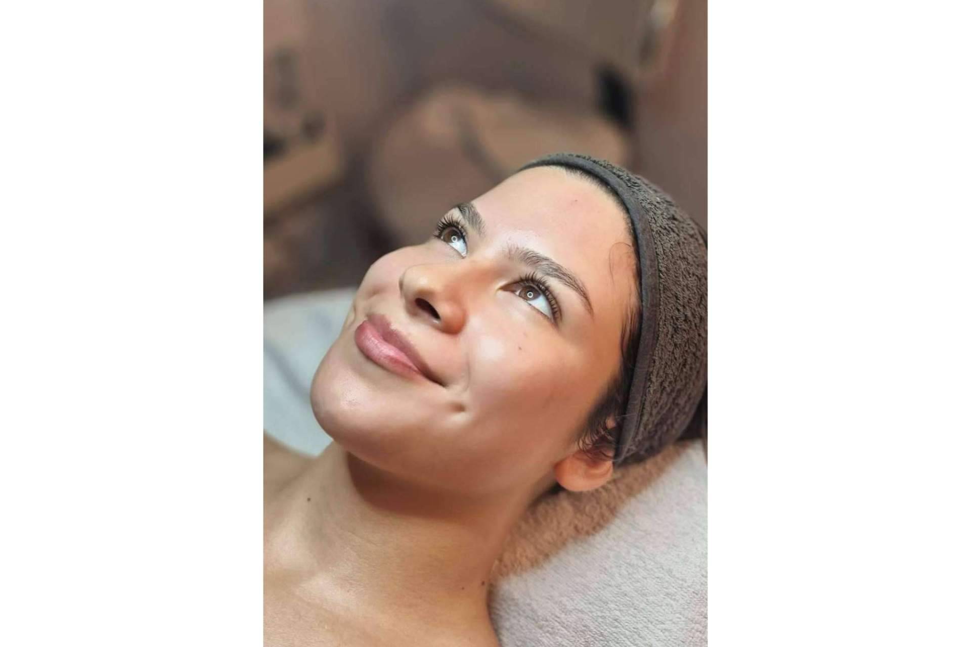 ¿Cómo recibir una súper limpieza facial después del verano?