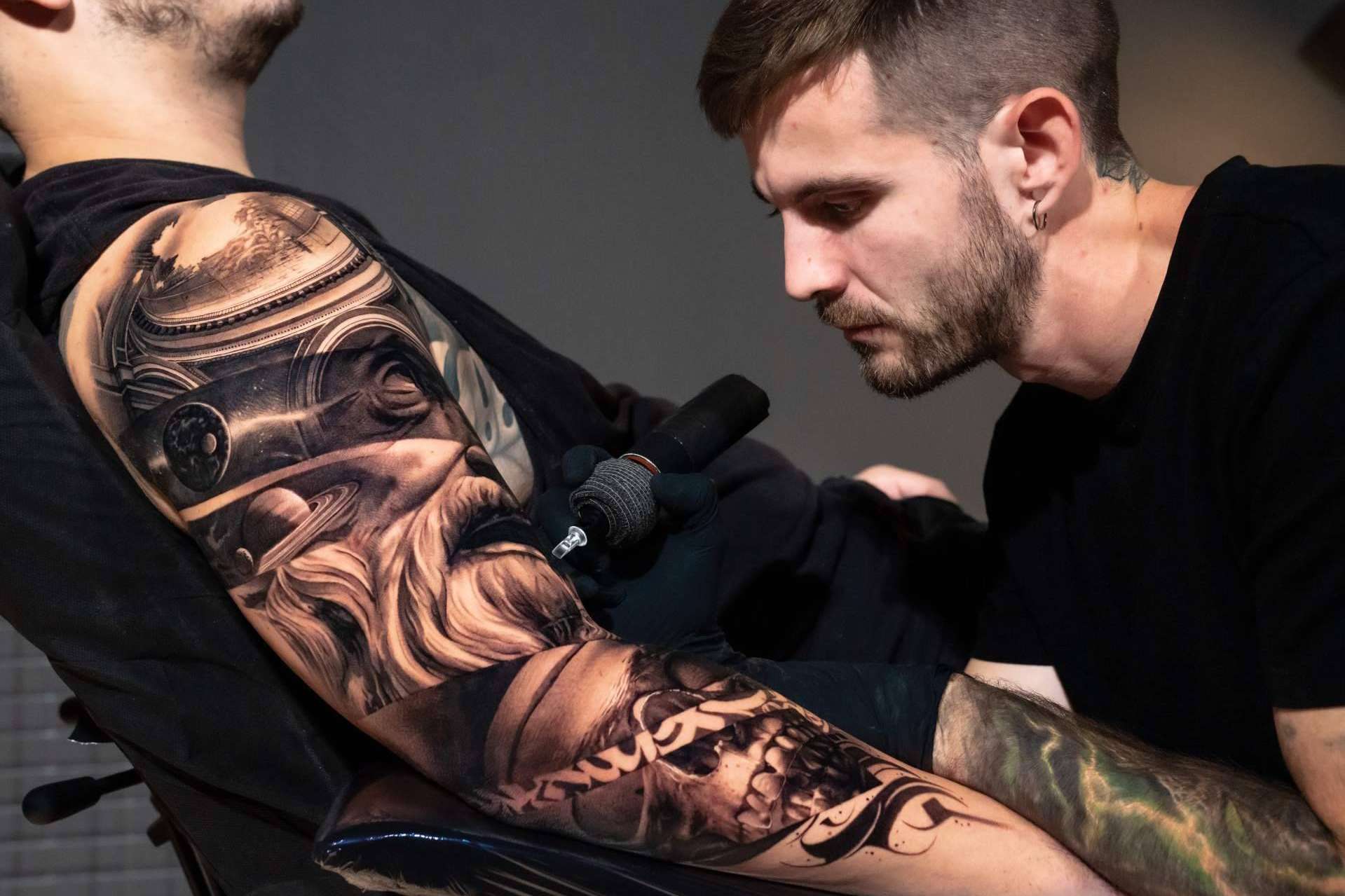 Habbility y sus clases de realismo tatuajes brazo entero hombre sin causar daños en la piel