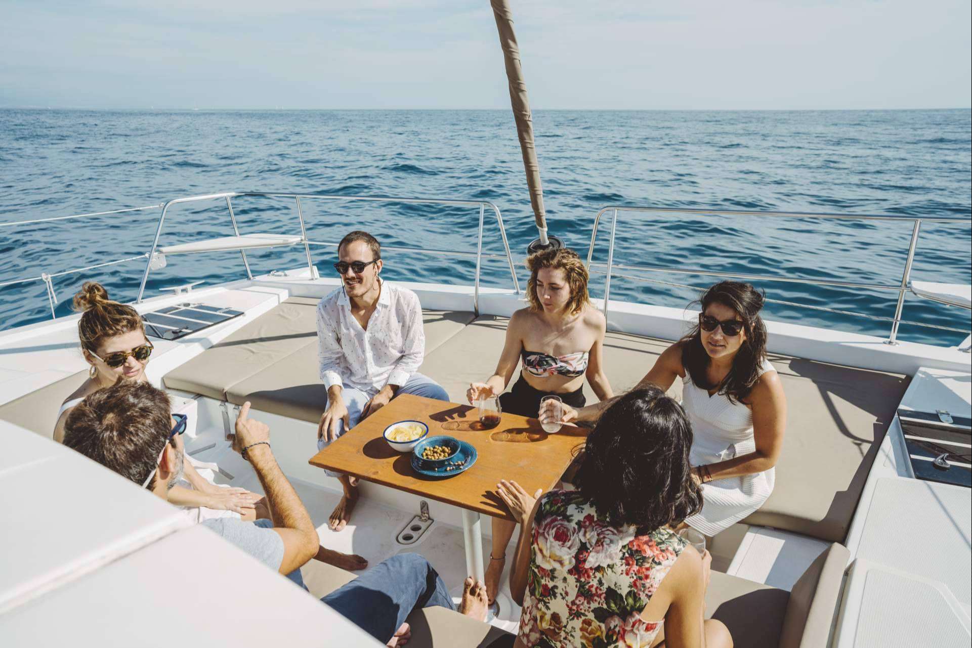 Alquilar un barco para tener un evento de empresa con Sondevela