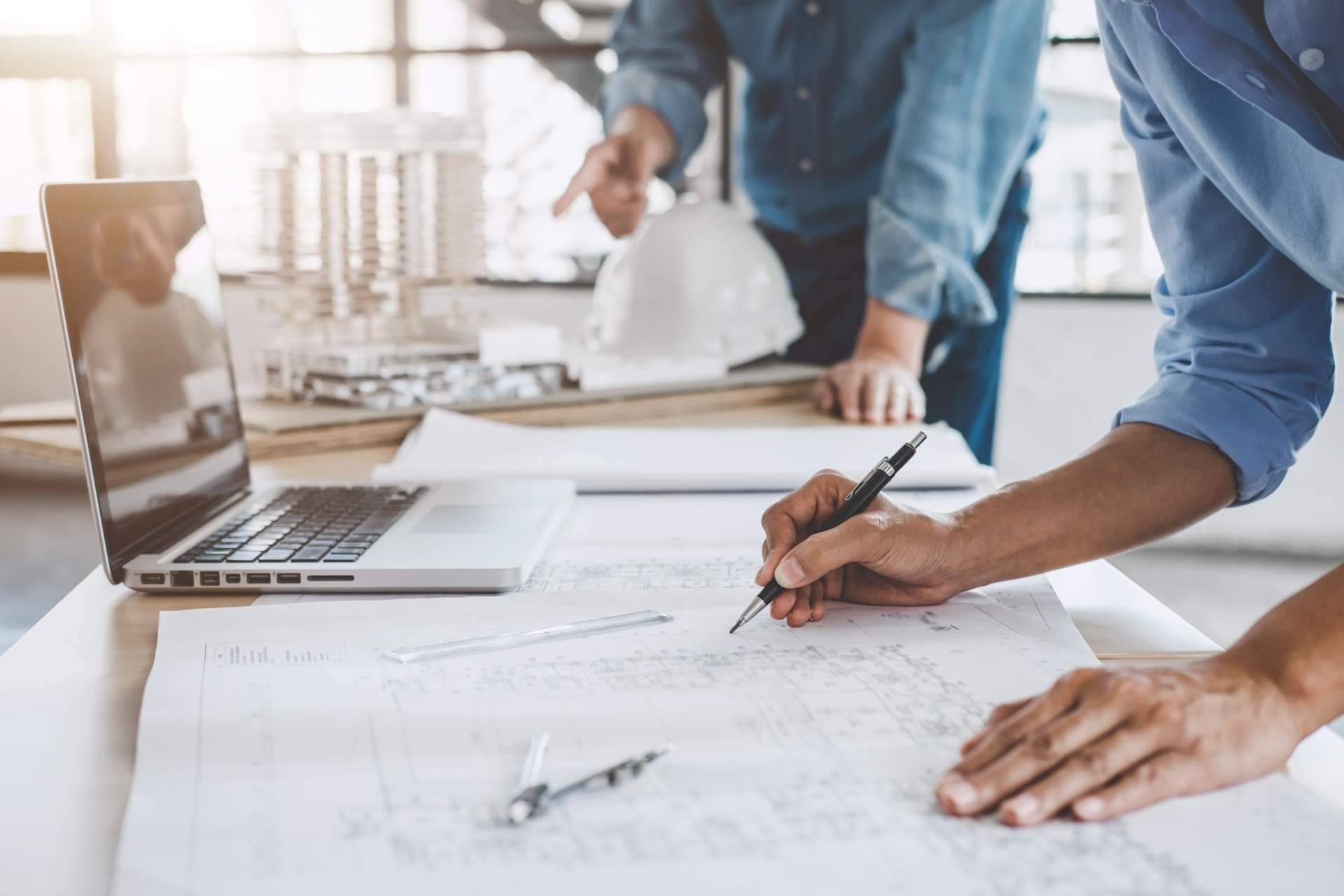 Projectum explica cómo conseguir al mejor profesional para un proyecto técnico