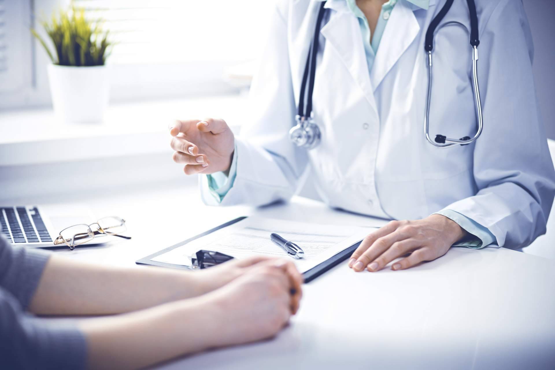 Contratar un seguro de salud Adeslas con Paradigma XIII Mediación