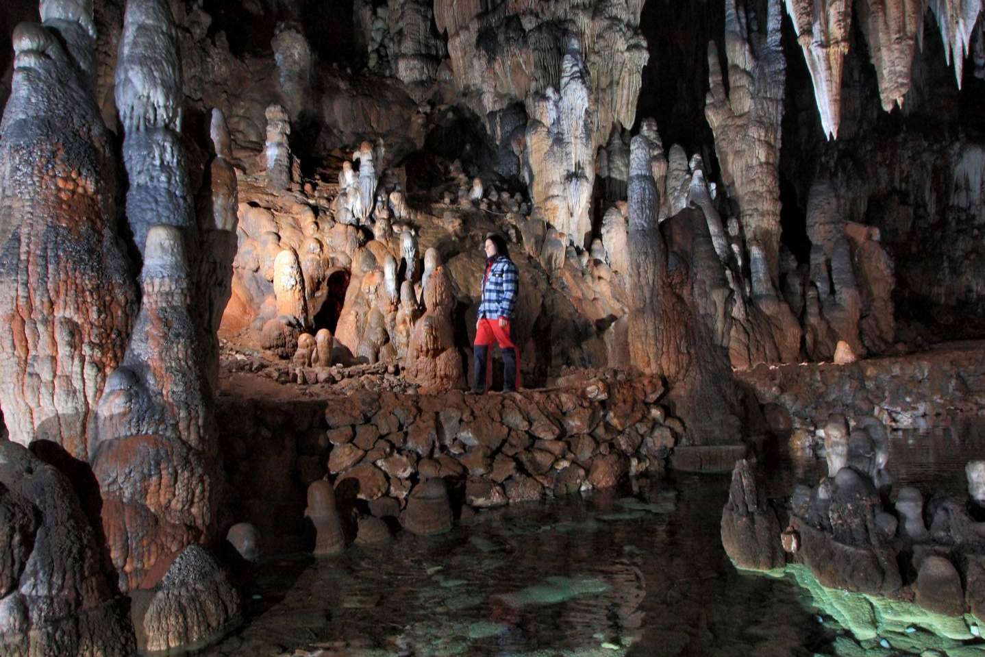 Las Cuevas y Minas Turísticas lanzan su nueva campaña para impulsar el turismo en otoño; lo importante está en el interior
