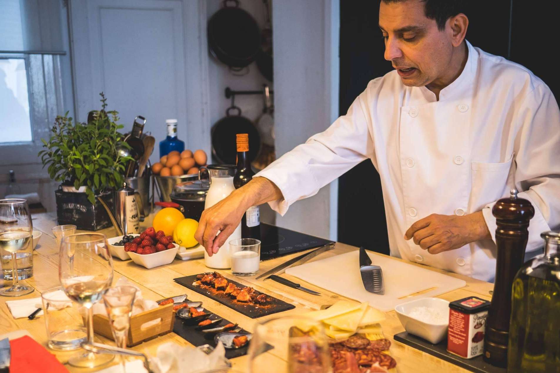 Team building de cocina como evento corporativo para estas Navidades