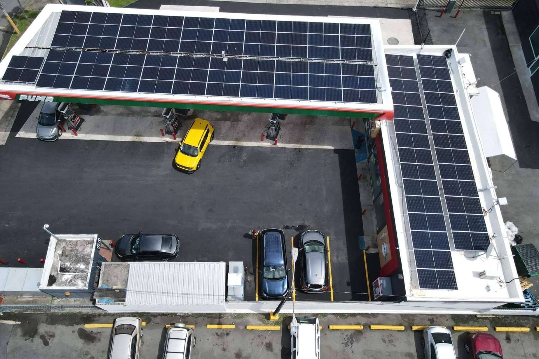 El proyecto solar de reSOLient en gasolineras Puma y Texaco