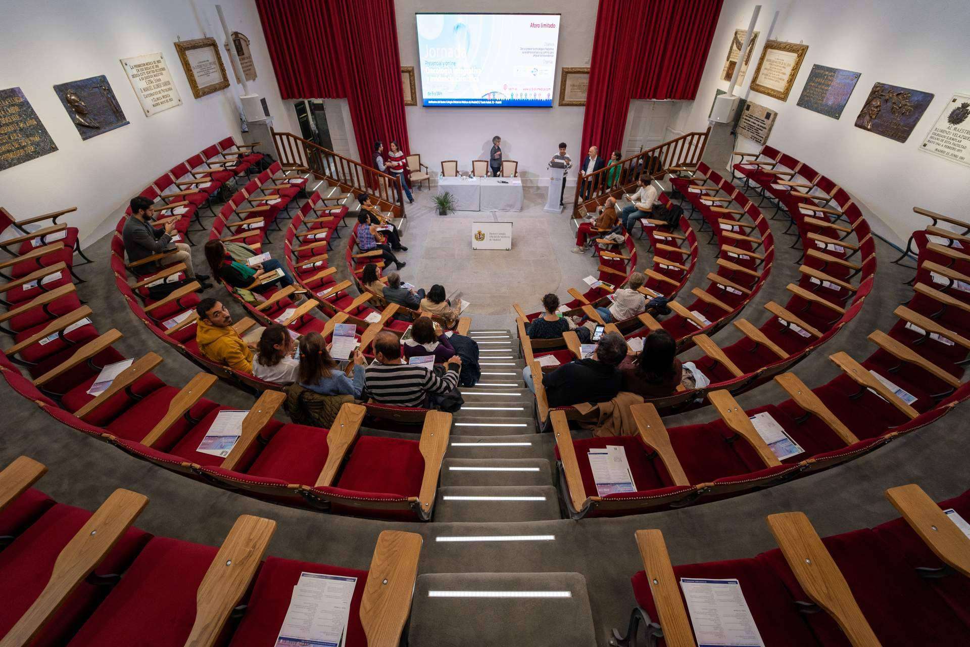 La SESMI y SCIB unen conocimientos y experiencias en una jornada que aborda la eficacia de la Oncología Integrativa
