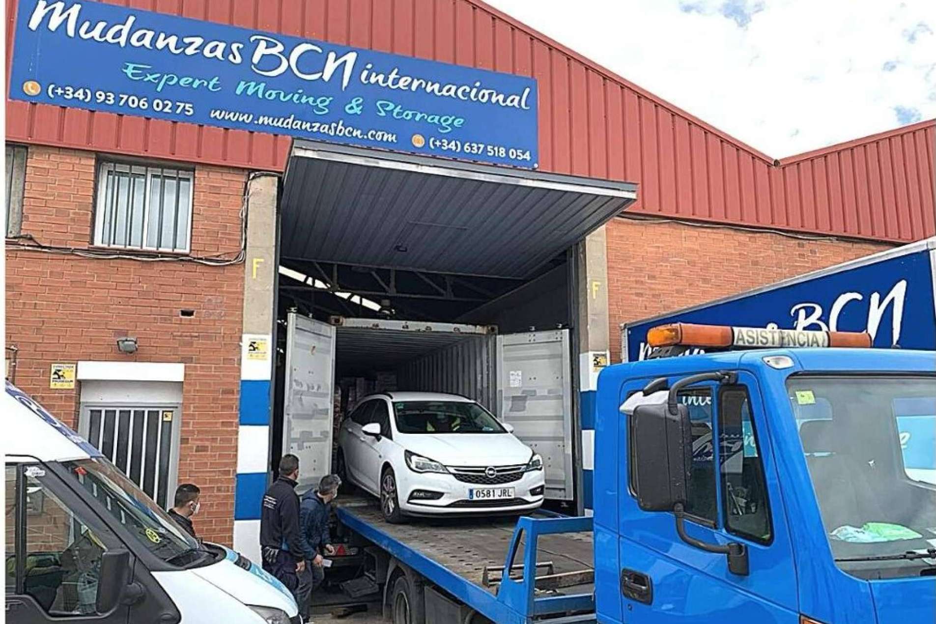 Mudanzas BCN ofrece transporte de coches y motos