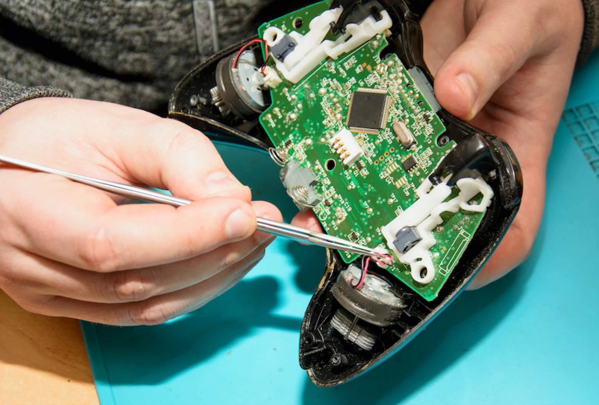 Todo sobre la reparación de PlayStation 5, con Mundo del Móvil