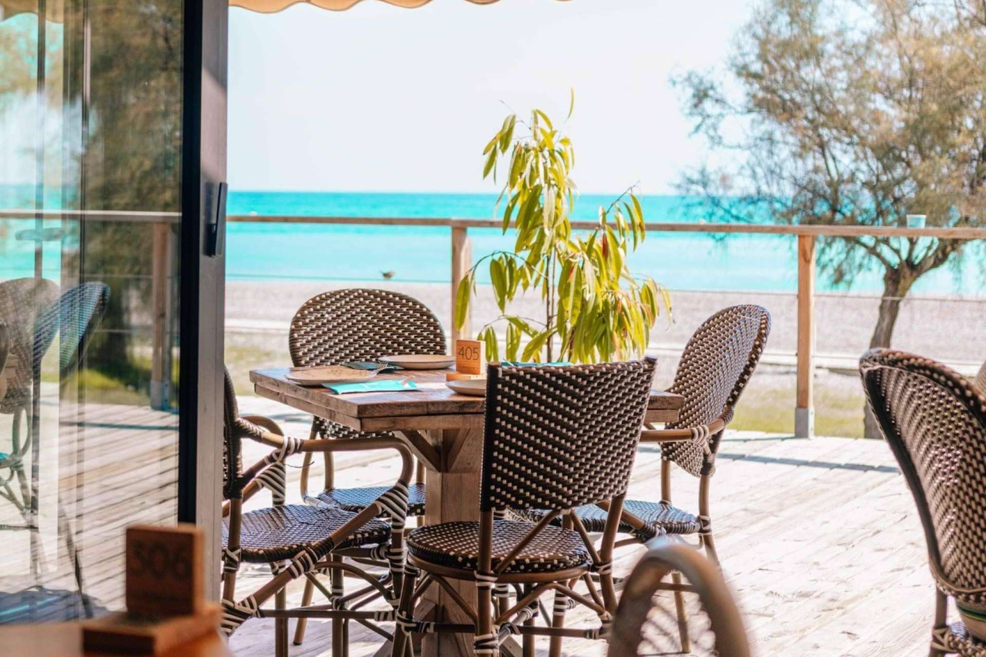 PLAYACHICA permite disfrutar en primera línea de playa de Benicàssim con su gastronomía