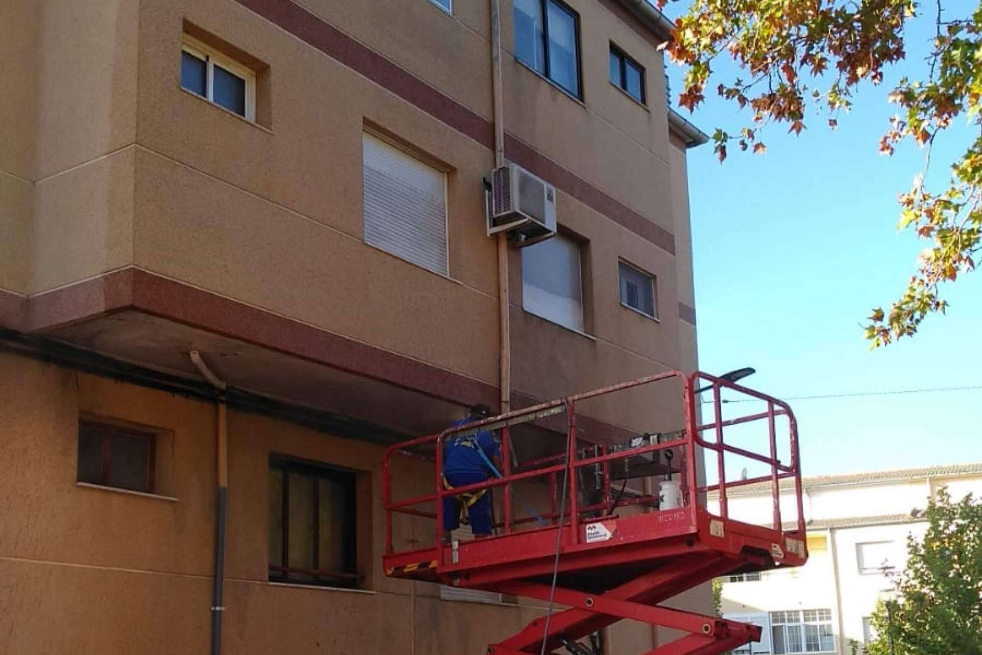 Limpieza efectiva de suelos y mobiliario en urbanizaciones y comunidades de propietarios con Galvañ Lacados
