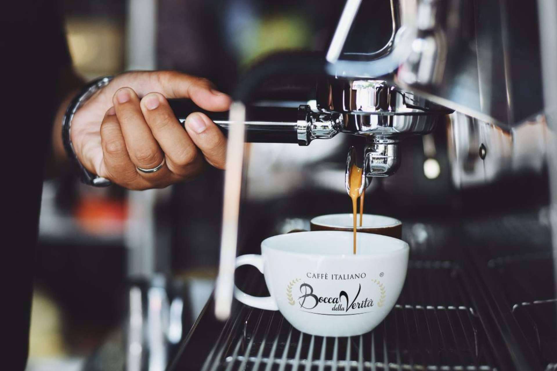 La cafetera de café industrial de Caffé Italiano Bocca Della Verità