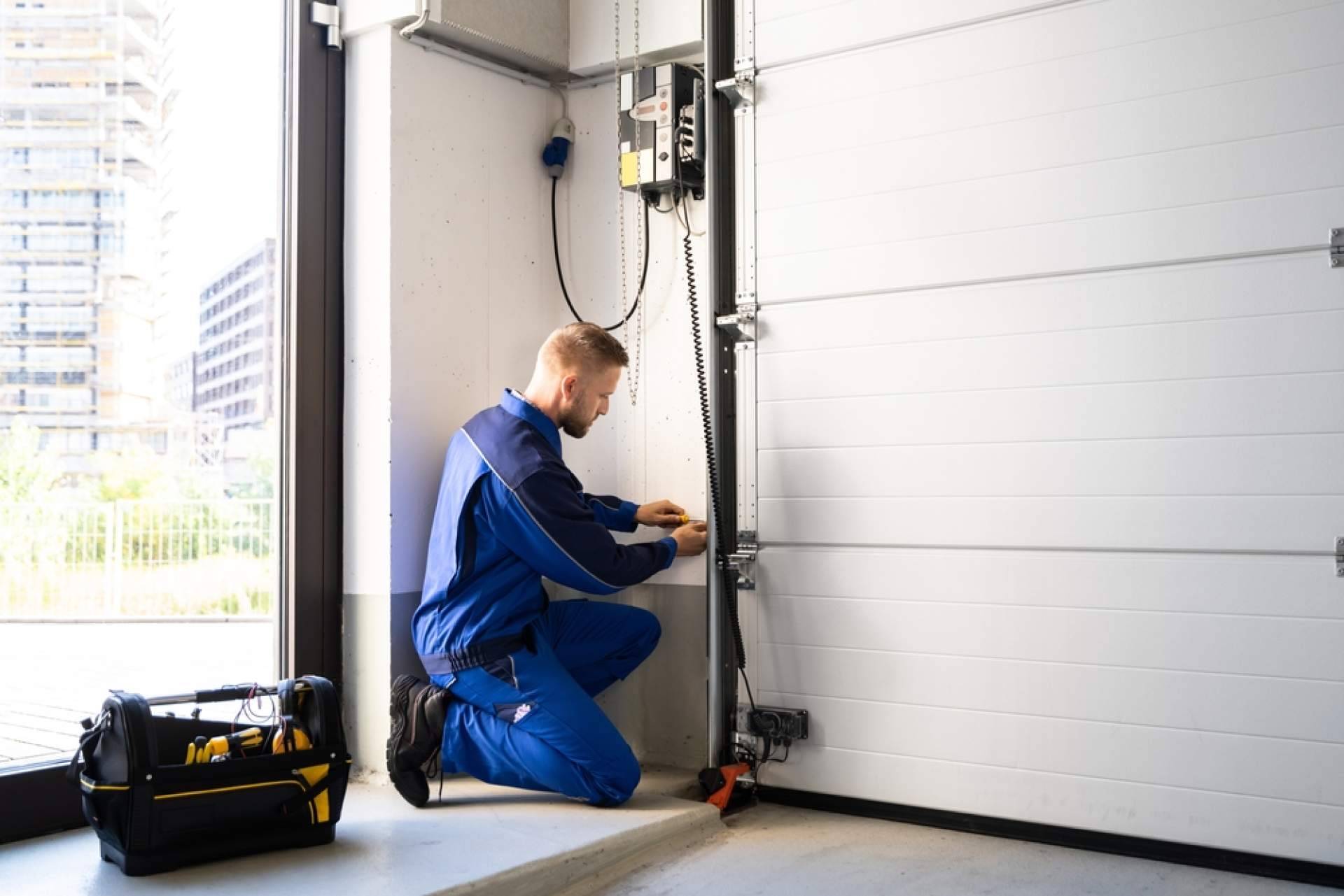 Segova; instalación, motorización y mantenimiento de puertas metálicas