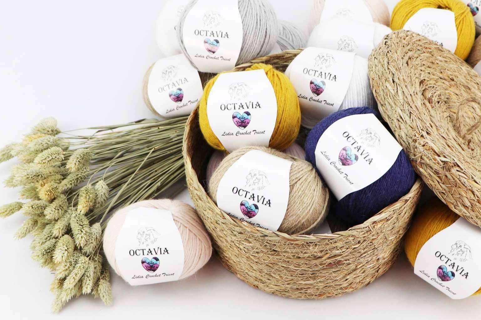 Lidia Crochet Tricot es una marca de hilos textiles usados para manualidades