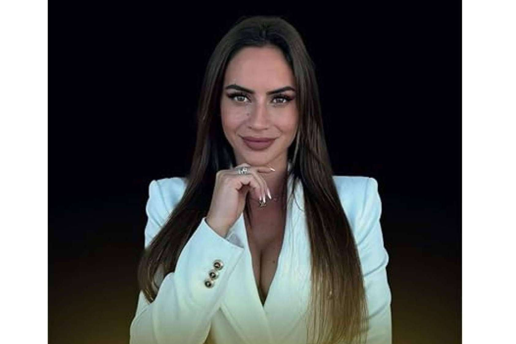 Carlota Sabina ha publicado el best seller 'De camarera a millonaria' junto a Piquer Editorial