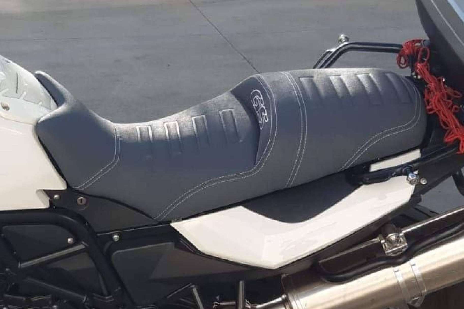 Funda de asiento de una moto personalizada con JM-FUNDAS