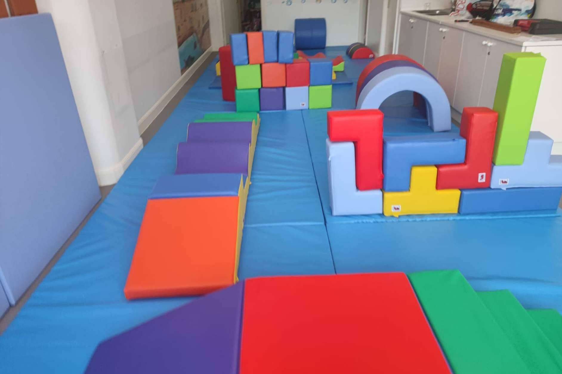 Adquirir equipamientos Tamdem para salas de terapia y psicomotricidad infantil