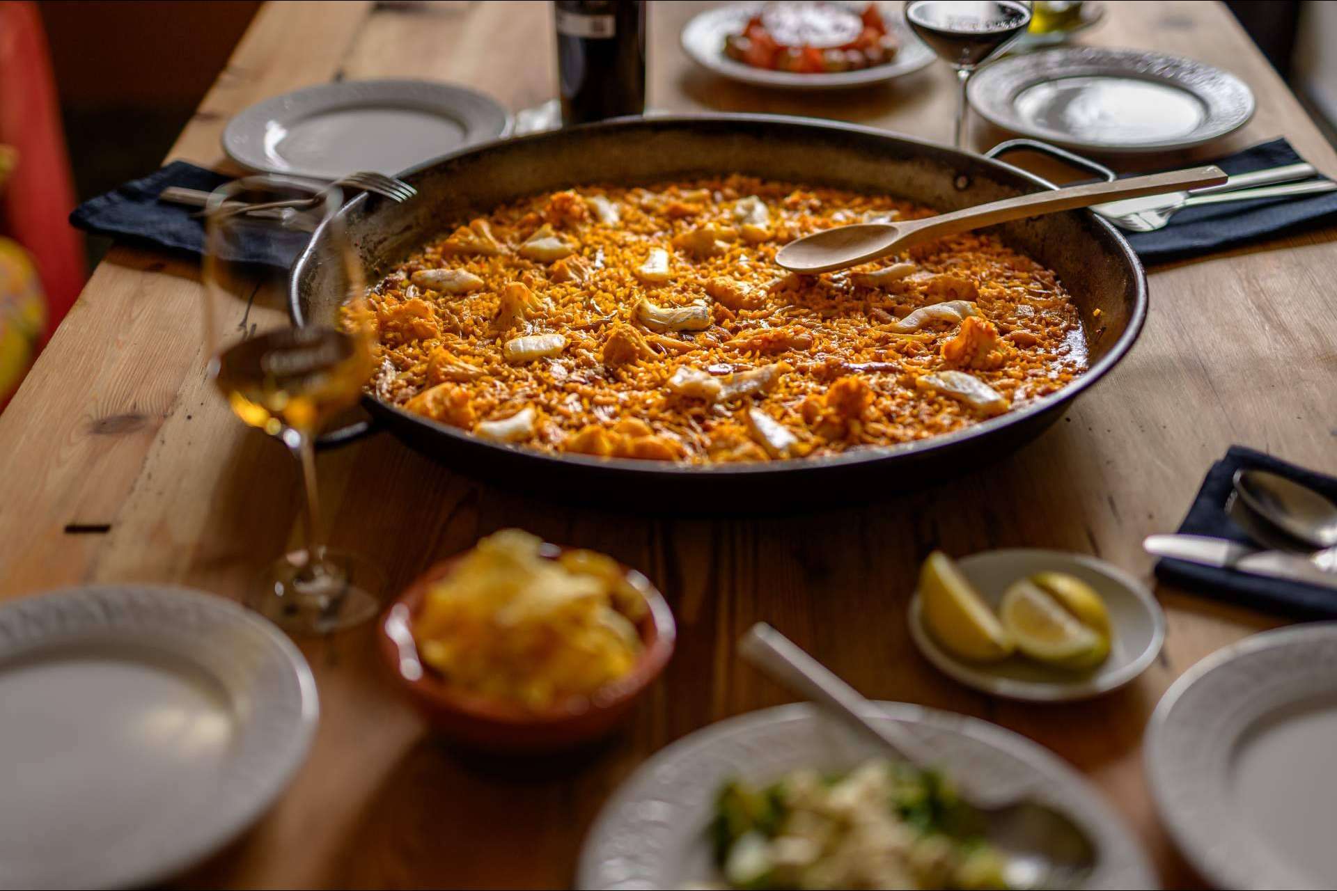 El delivery de paellas en caldero de hierro que está revolucionando la comida tradicional, Paella va!