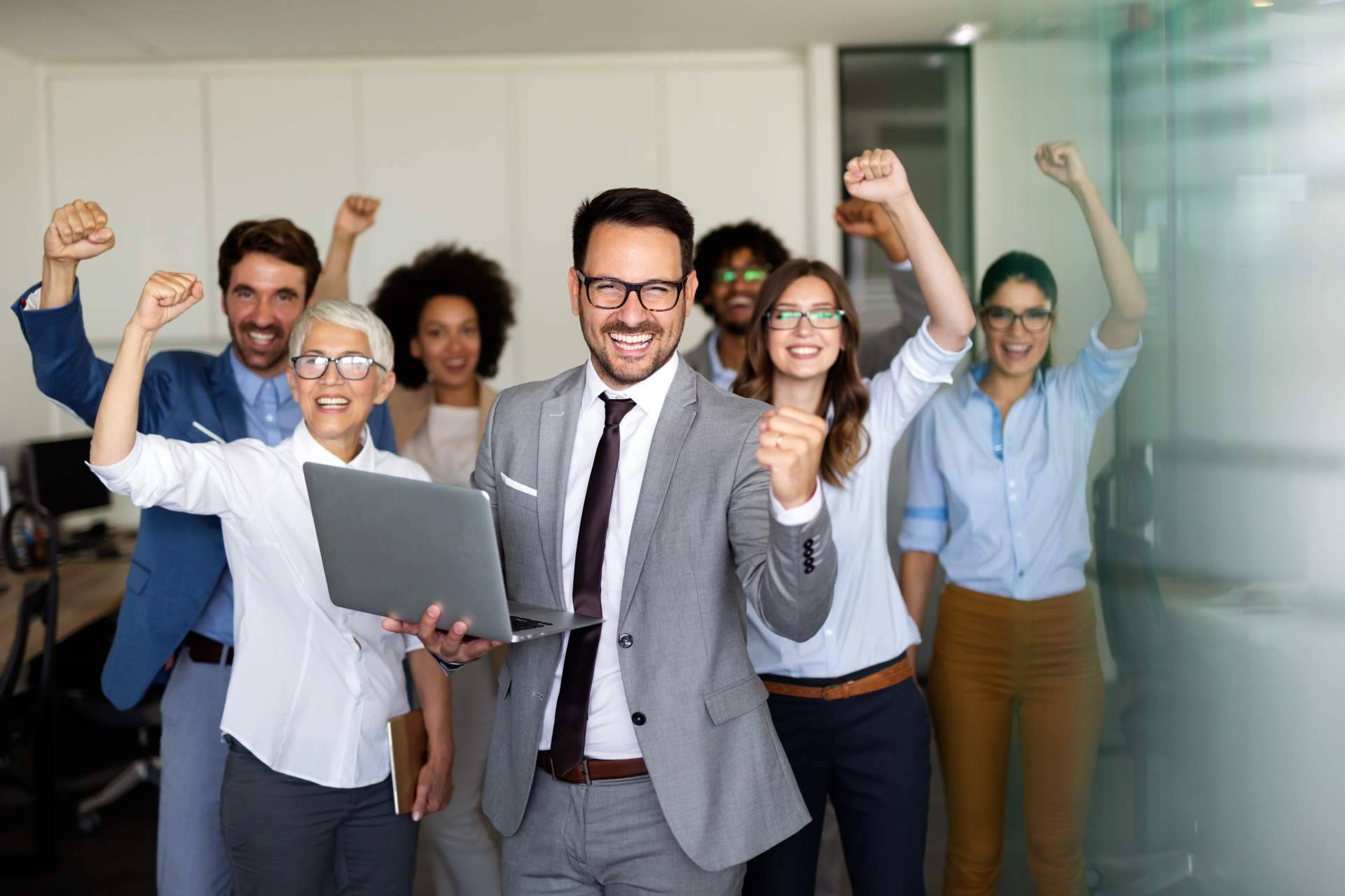 Las estrategias de reskilling y upskilling permiten preparar a un equipo para la era de la inteligencia artificial