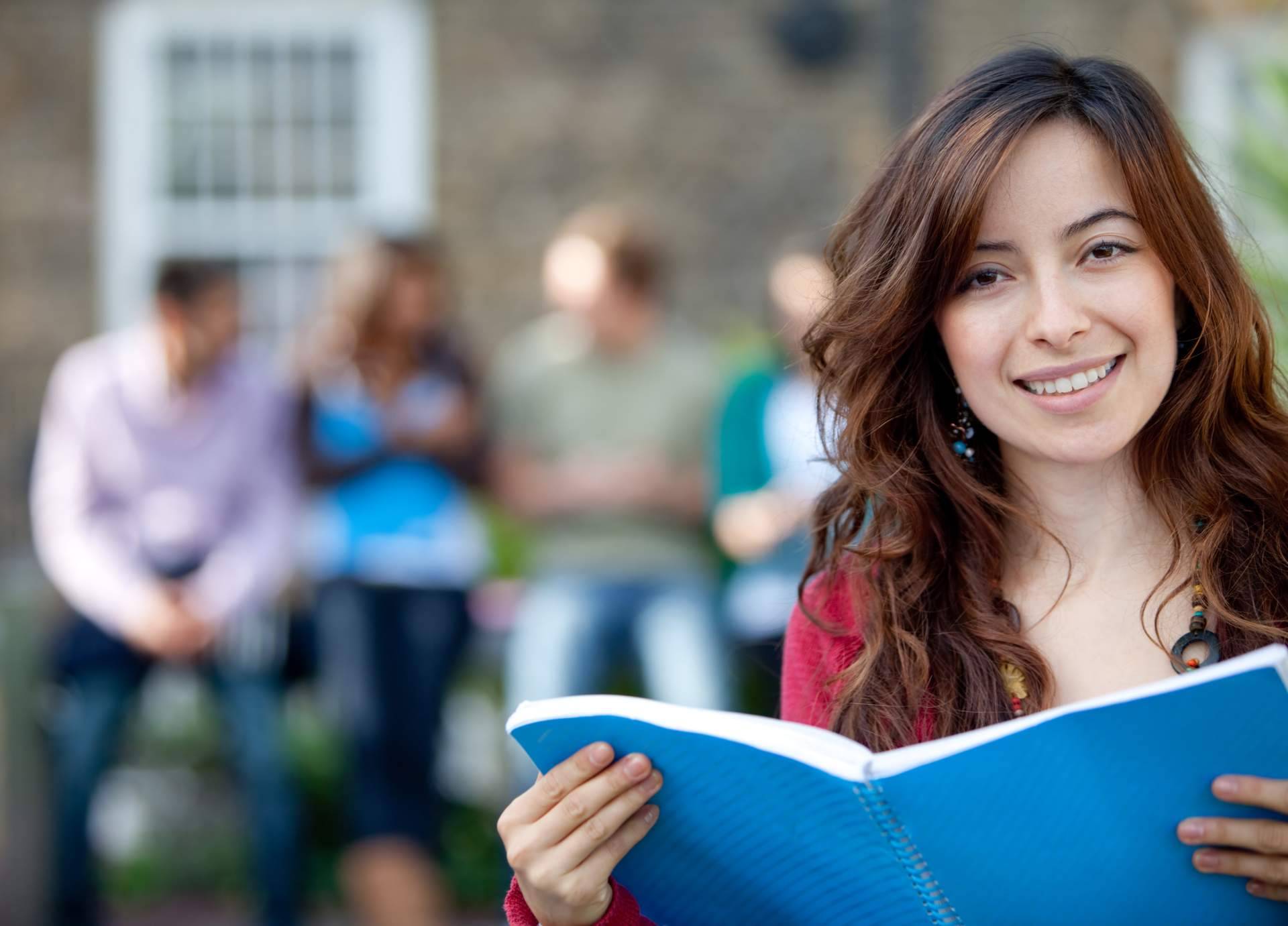 Hacer TFG, TFM y TD con los especialistas de Ayuda Universitaria