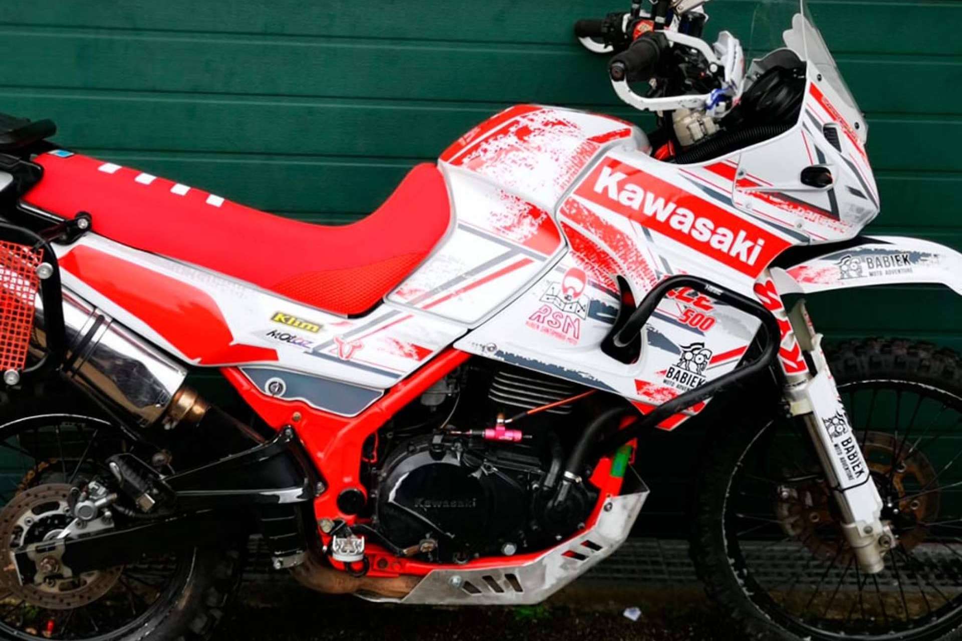 ADHESIVOSEMBARRADOS personaliza la aventura offroad con sus pegatinas para motos