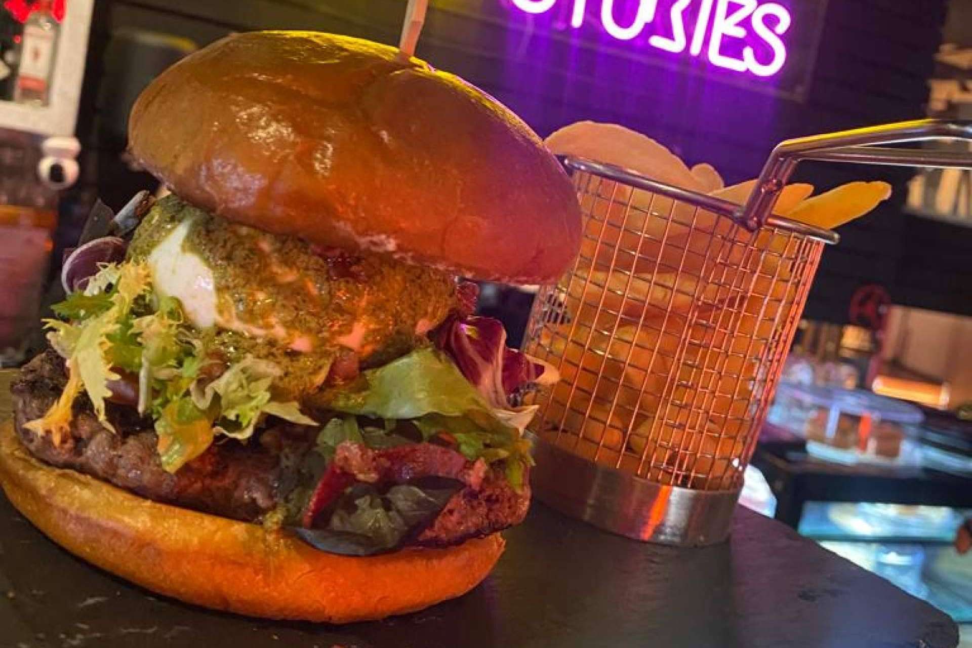 El mercado gastronómico de Madrid recibe a New York Crush, una hamburguesería de estilo neoyorkino
