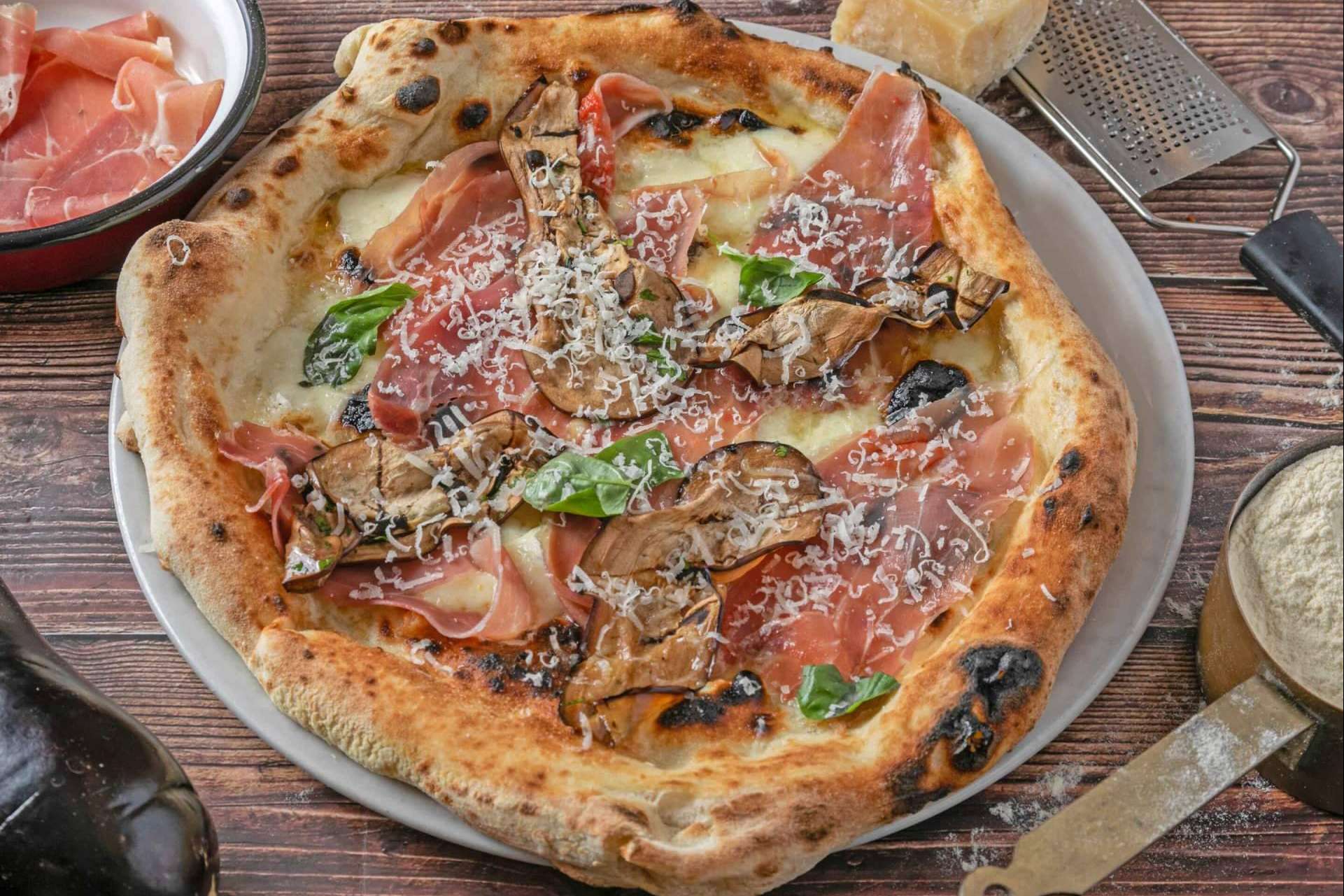 Barcelona se rinde a la pizza napolitana con la esencia de Spaccanapoli