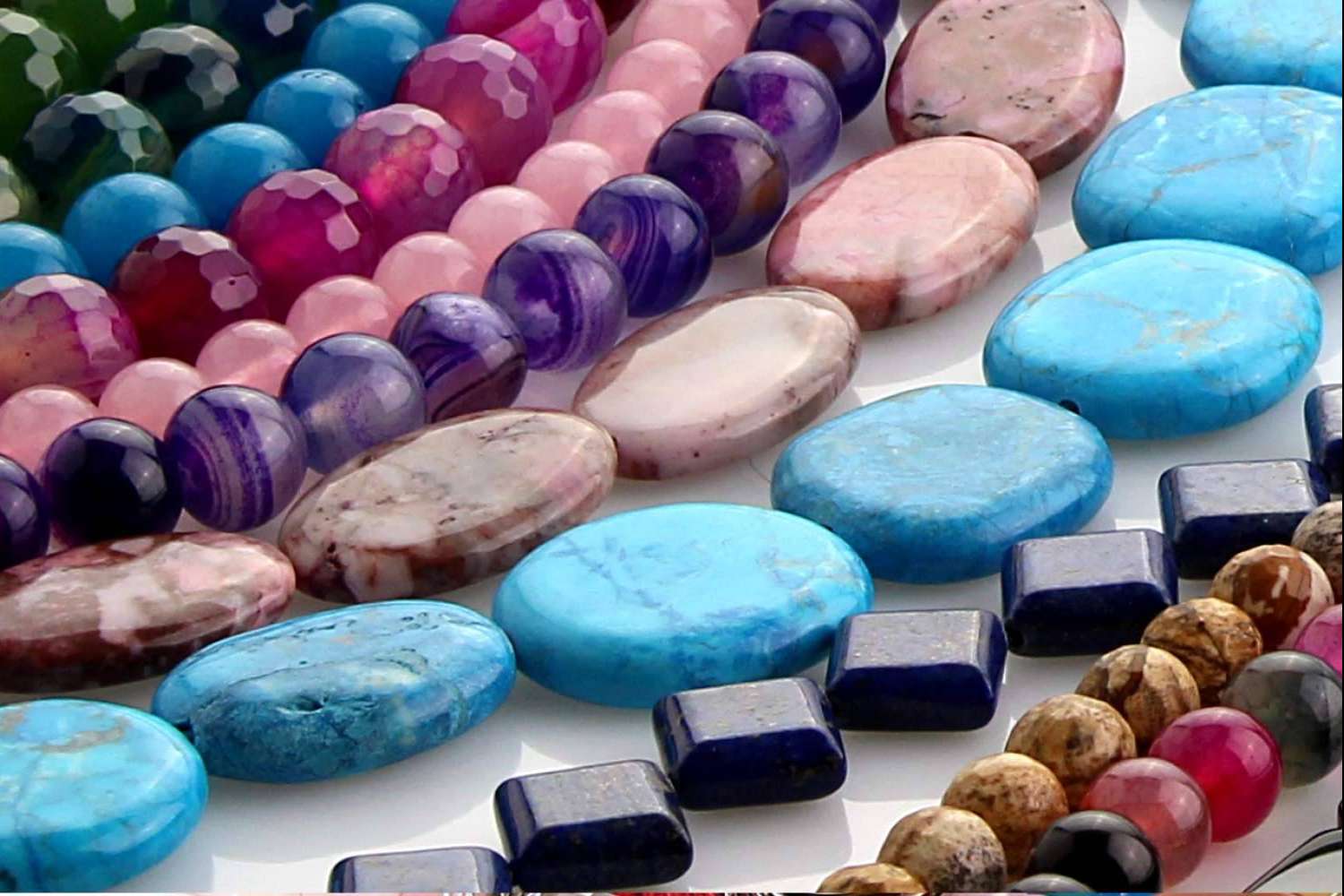Cómo diferenciar piedras sintéticas de piedras semipreciosas auténticas