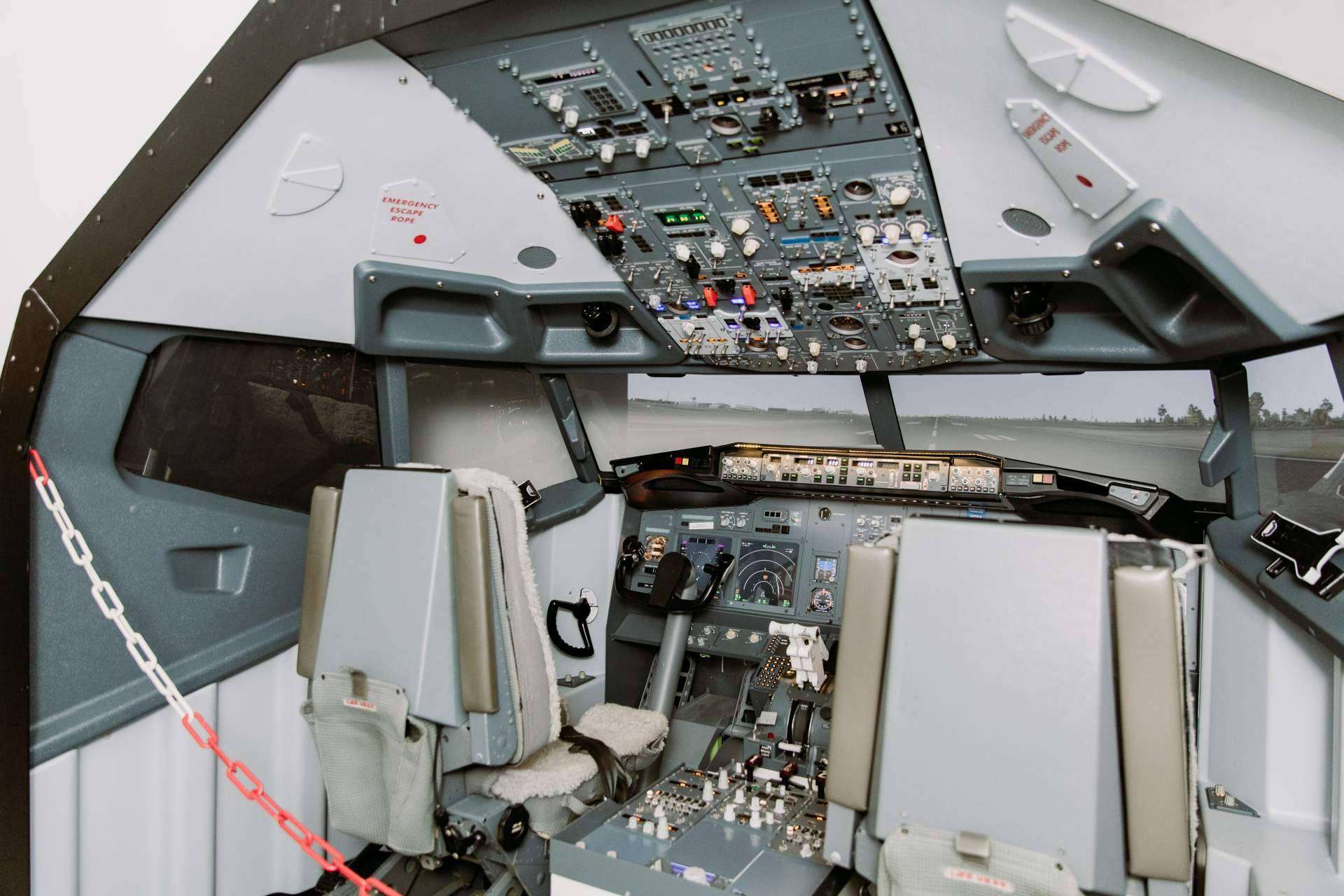 Claves para la mejor selección de escuelas de formación en aviación según Brok-air Academy y Canavia