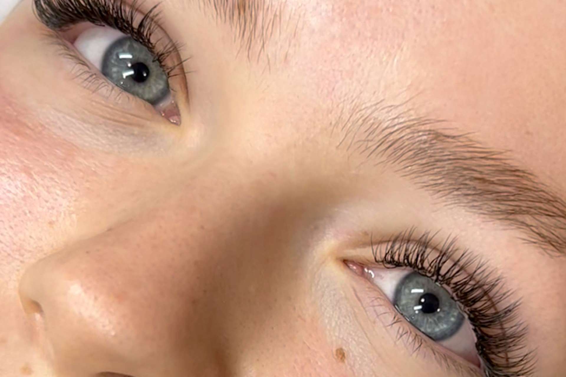Las extensiones de pestañas revolucionan el mundo de la estética, por Lashes & Go